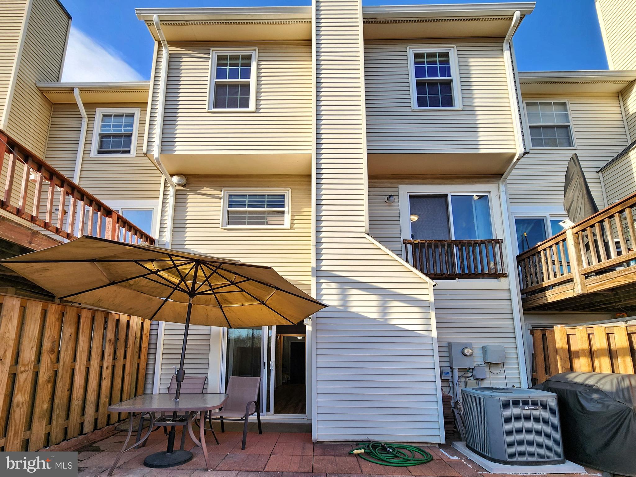 PARADISE - Residential Lease