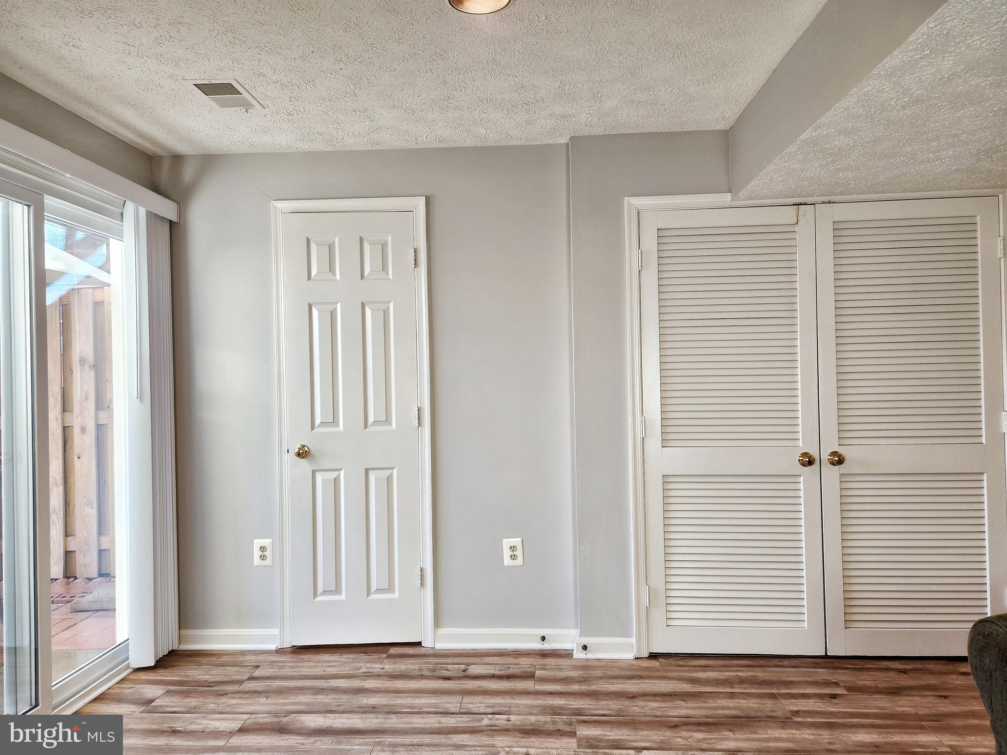 PARADISE - Residential Lease