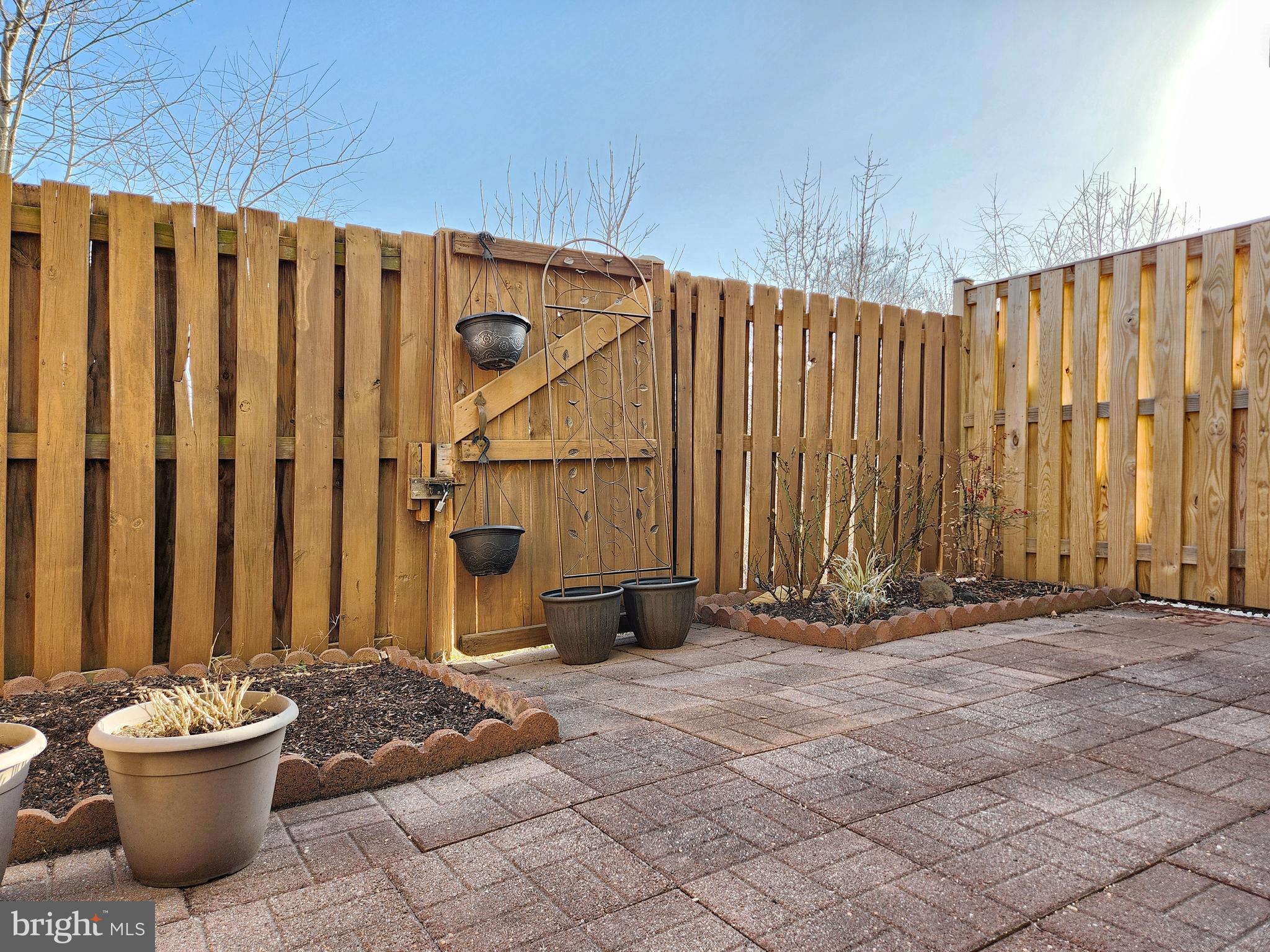 PARADISE - Residential Lease