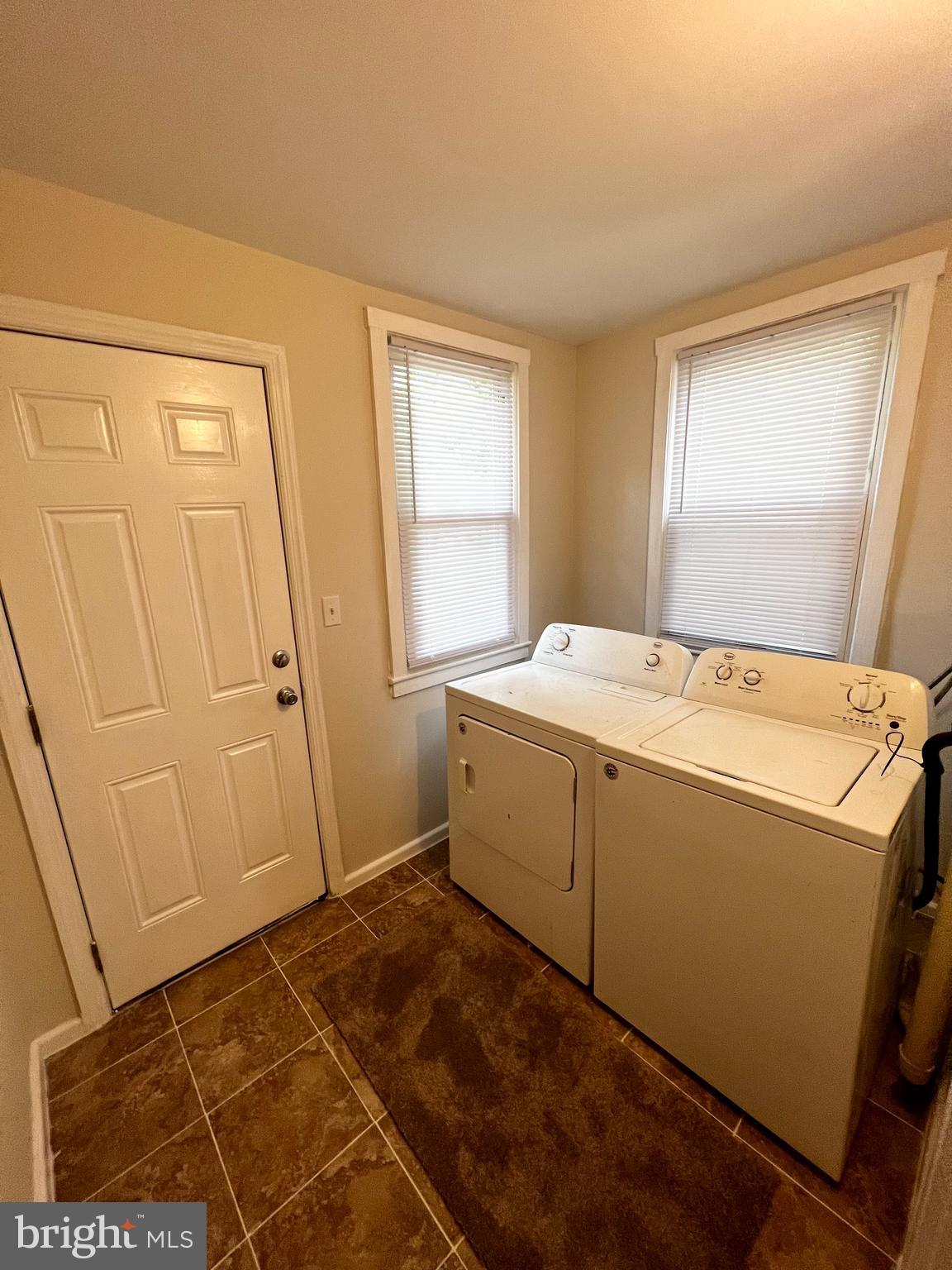 SIGEL BRN P/O GLYMONT SU - Residential Lease