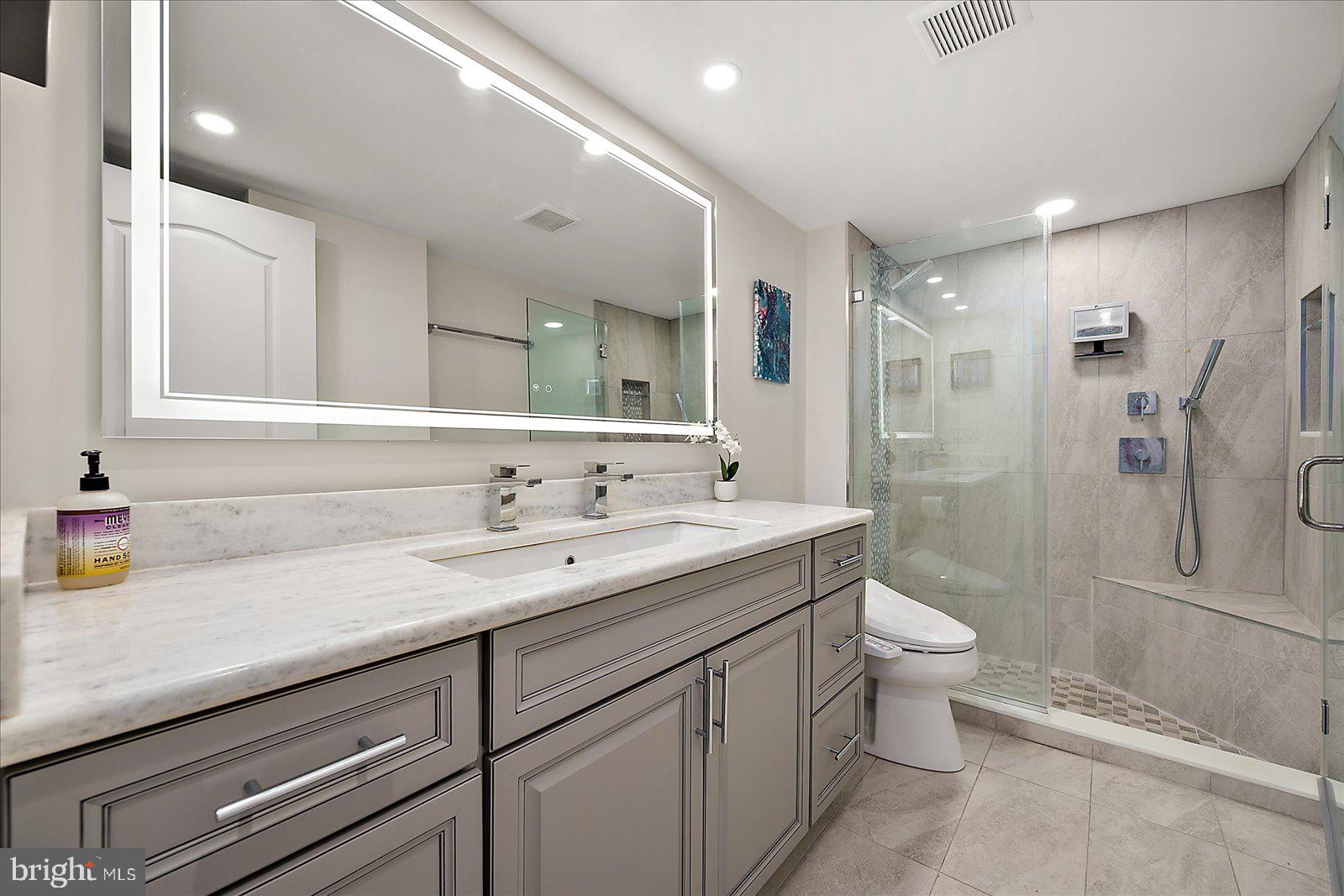 SEA COLONY EAST - Residential