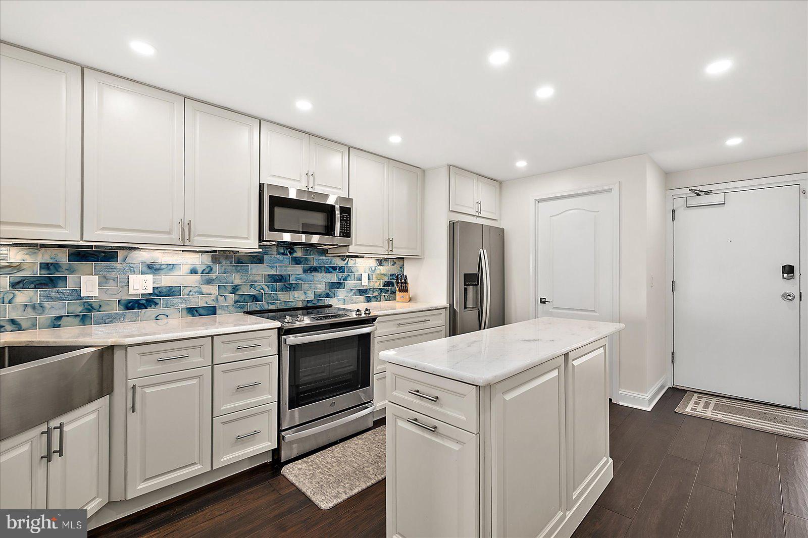 SEA COLONY EAST - Residential