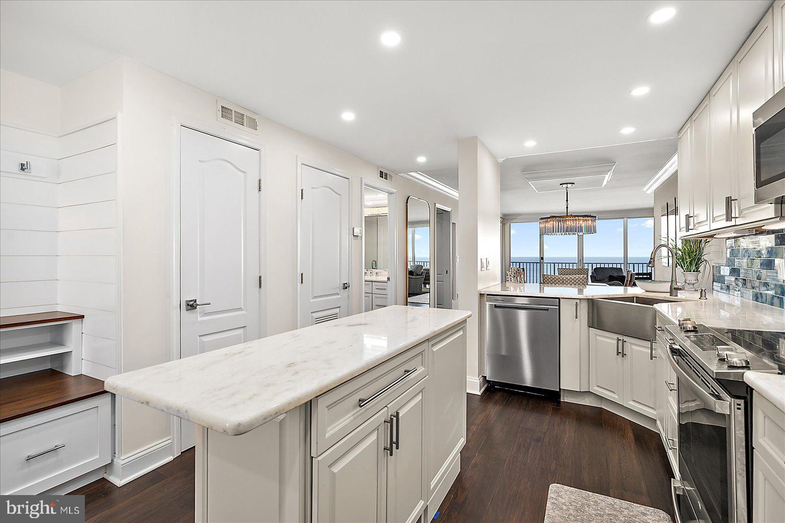 SEA COLONY EAST - Residential