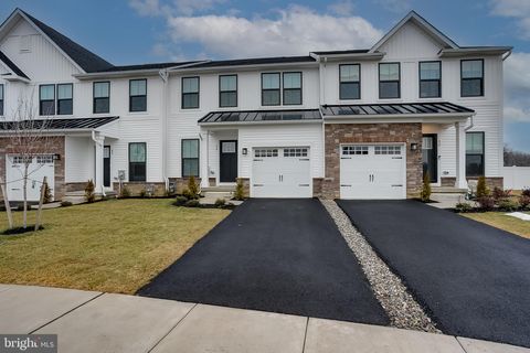 Townhouse For Sale - 90 Rosemary Way<br/> MOUNT LAUREL, NJ 08054