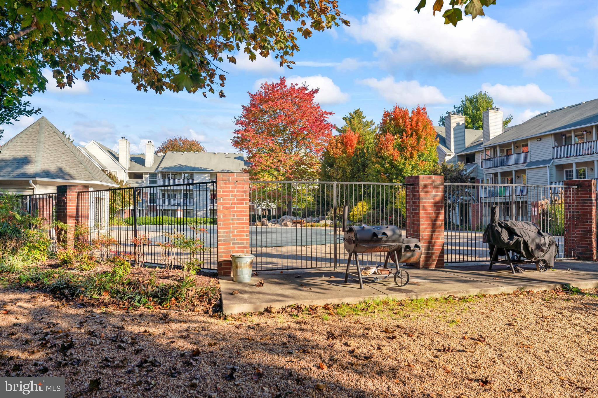 PENDERBROOK SQUARE CONDOMINIUMS - Residential