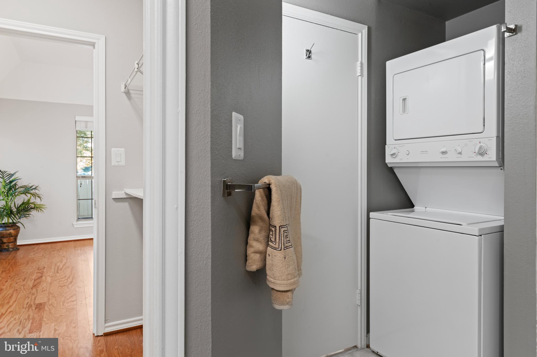 PENDERBROOK SQUARE CONDOMINIUMS - Residential