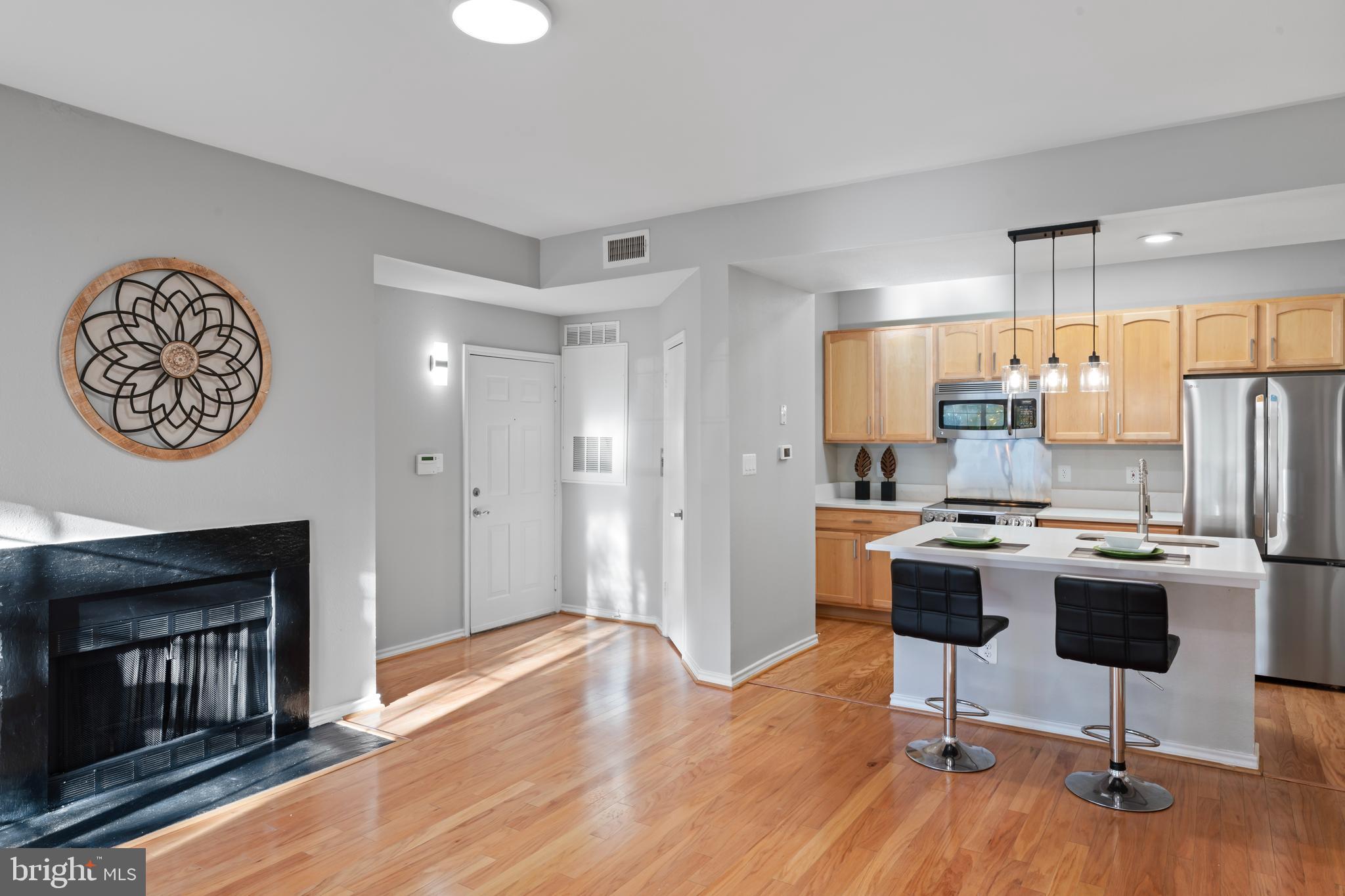 PENDERBROOK SQUARE CONDOMINIUMS - Residential