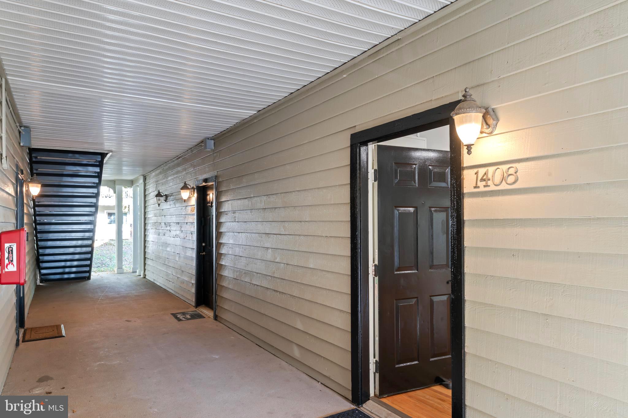 PENDERBROOK SQUARE CONDOMINIUMS - Residential