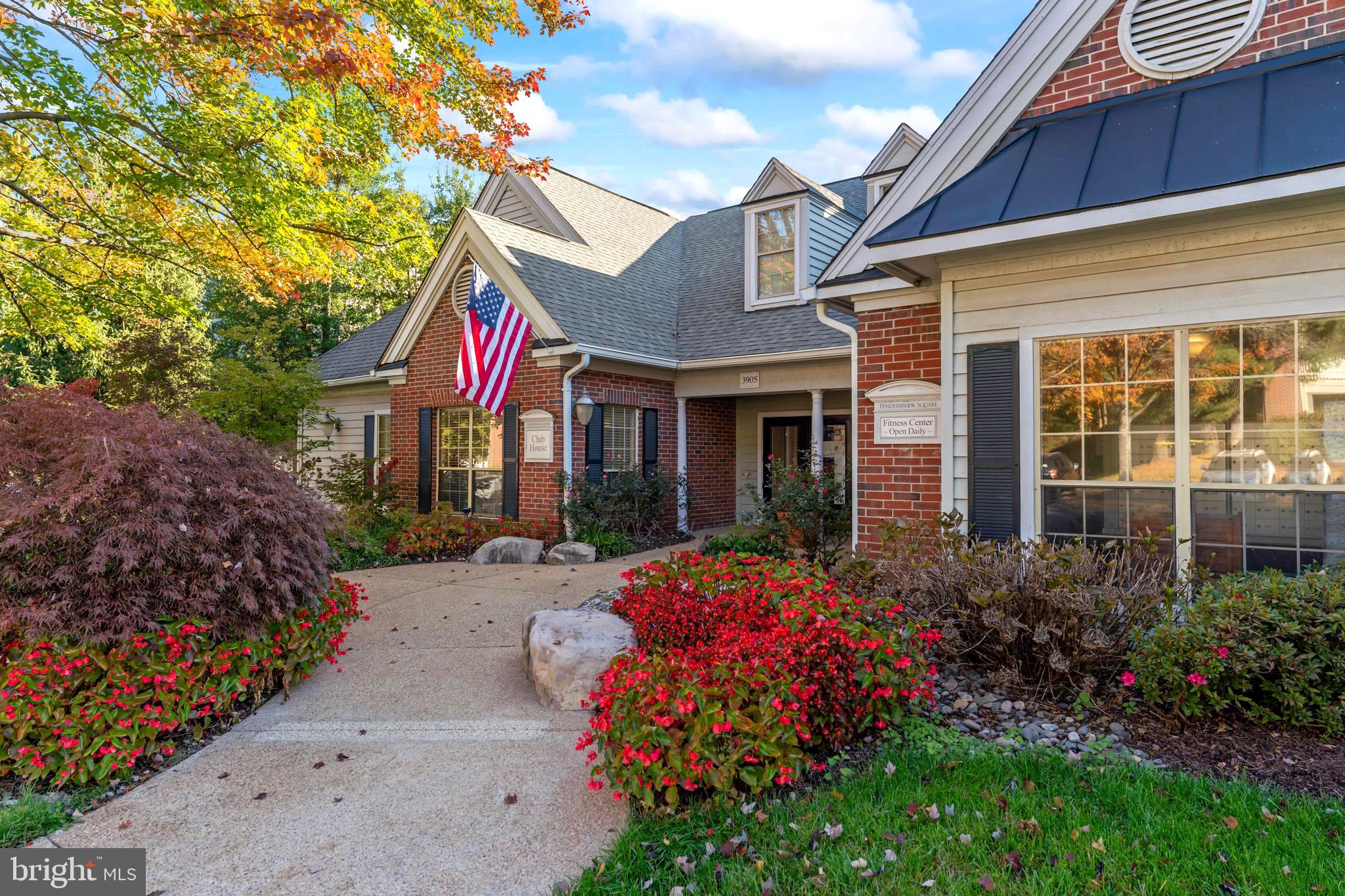 PENDERBROOK SQUARE CONDOMINIUMS - Residential