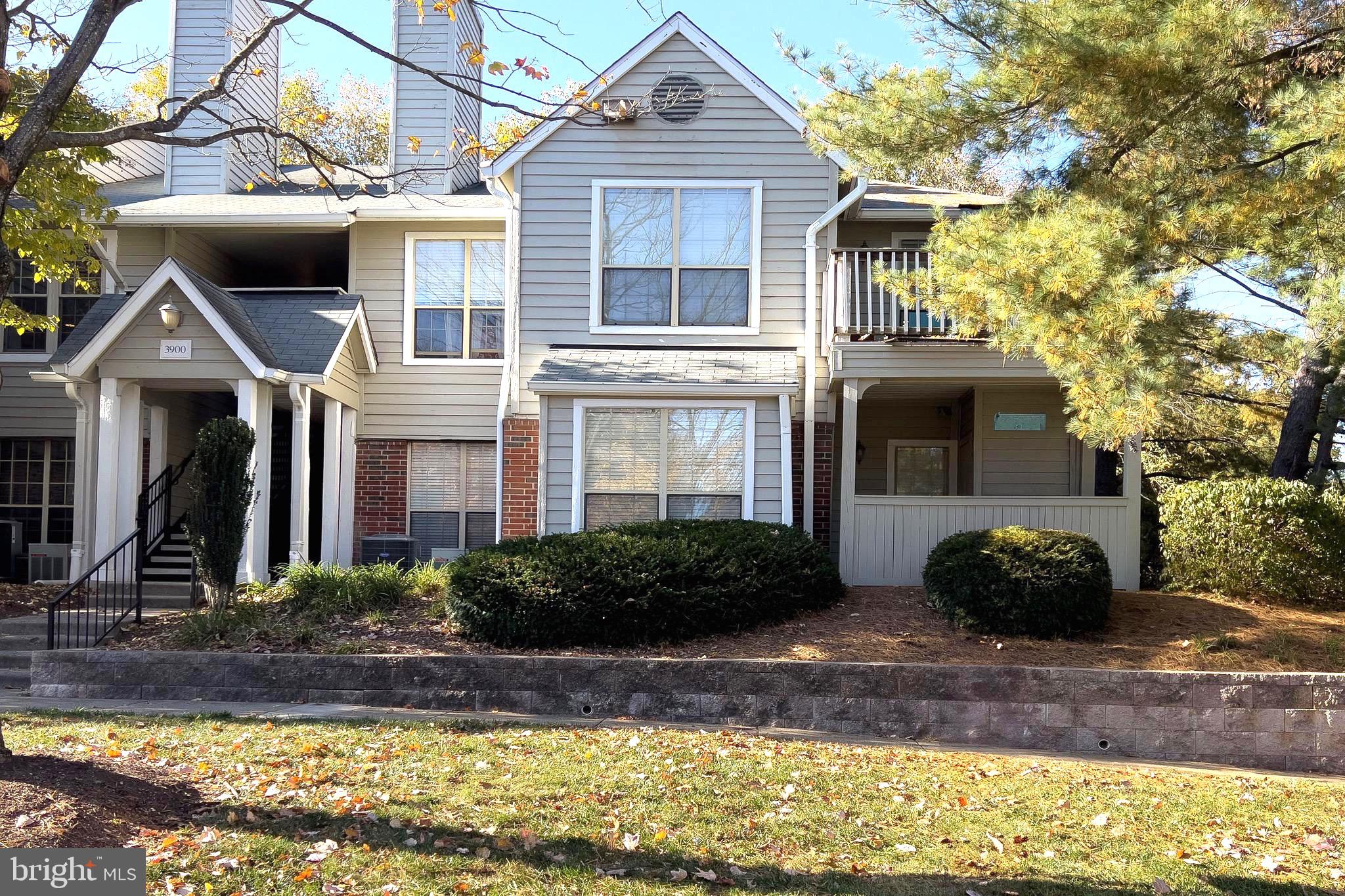 PENDERBROOK SQUARE CONDOMINIUMS - Residential