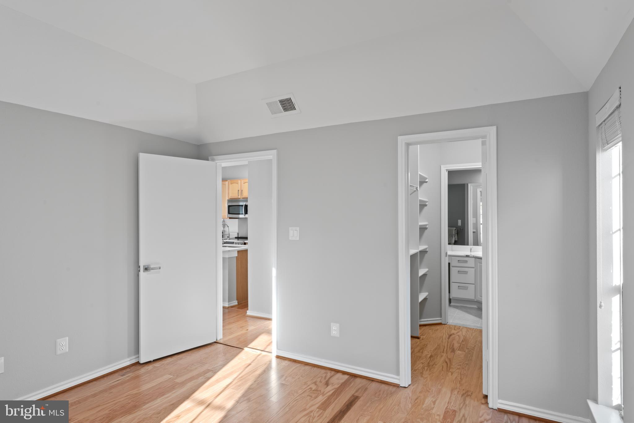 PENDERBROOK SQUARE CONDOMINIUMS - Residential