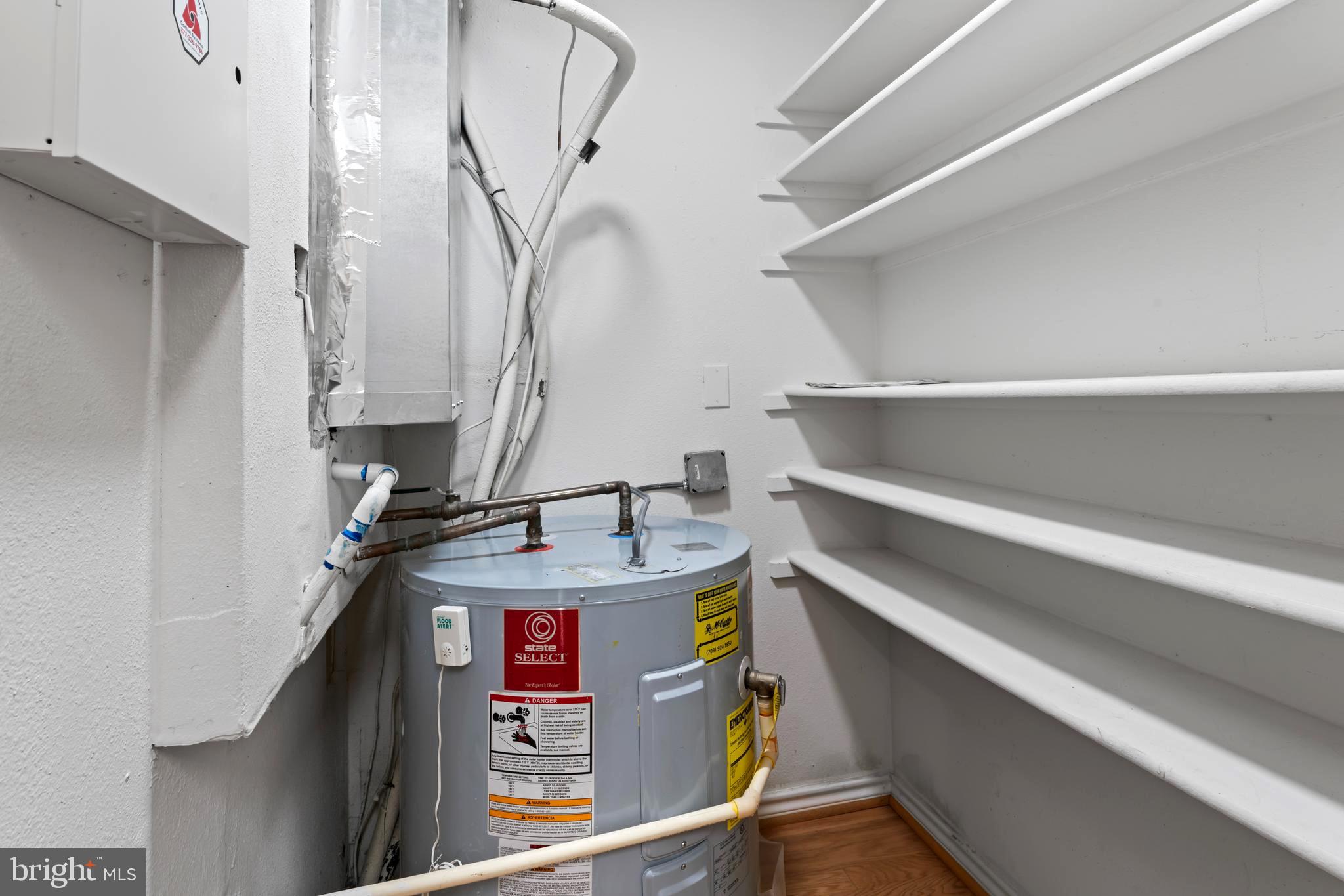 PENDERBROOK SQUARE CONDOMINIUMS - Residential