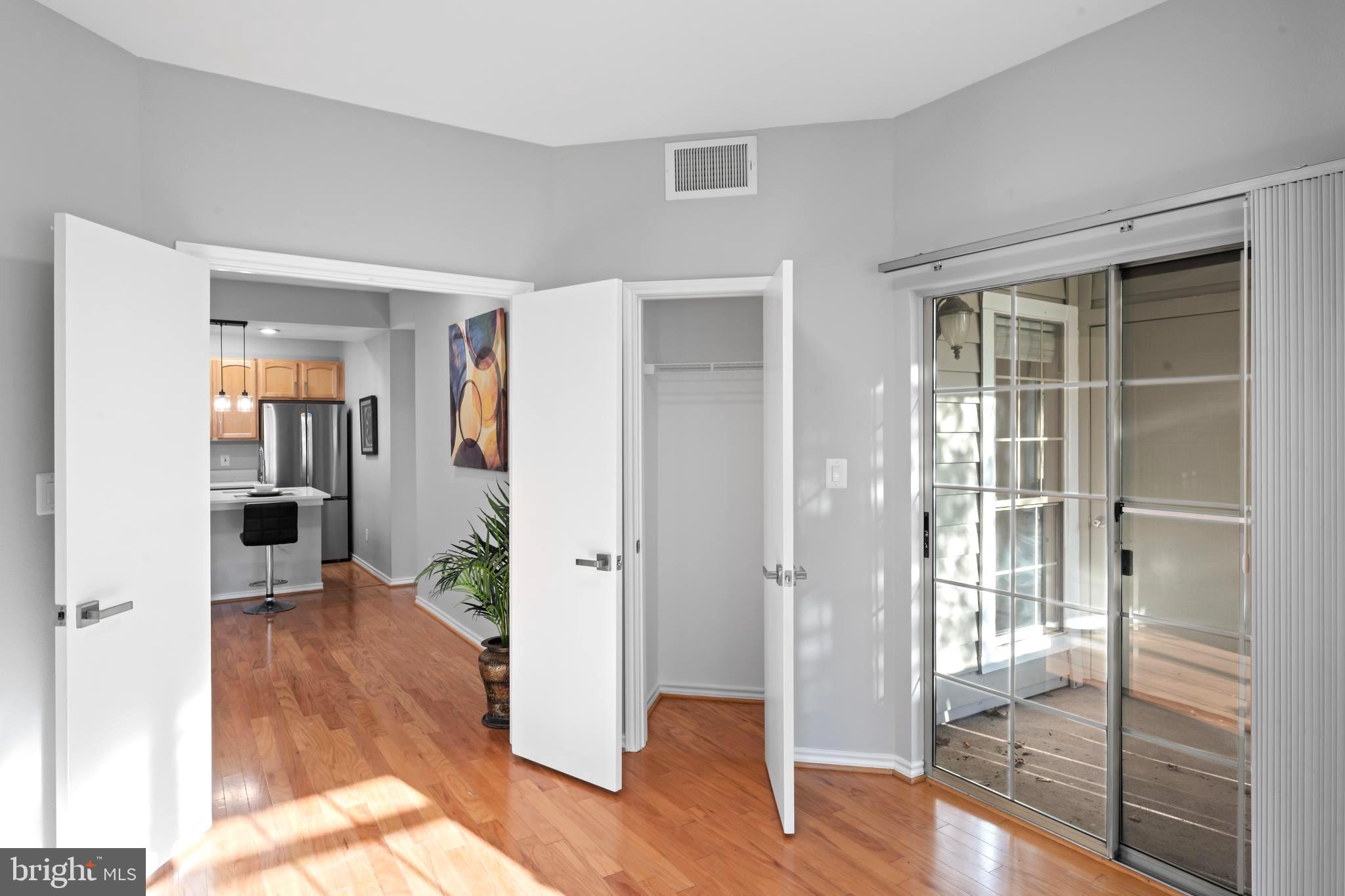 PENDERBROOK SQUARE CONDOMINIUMS - Residential