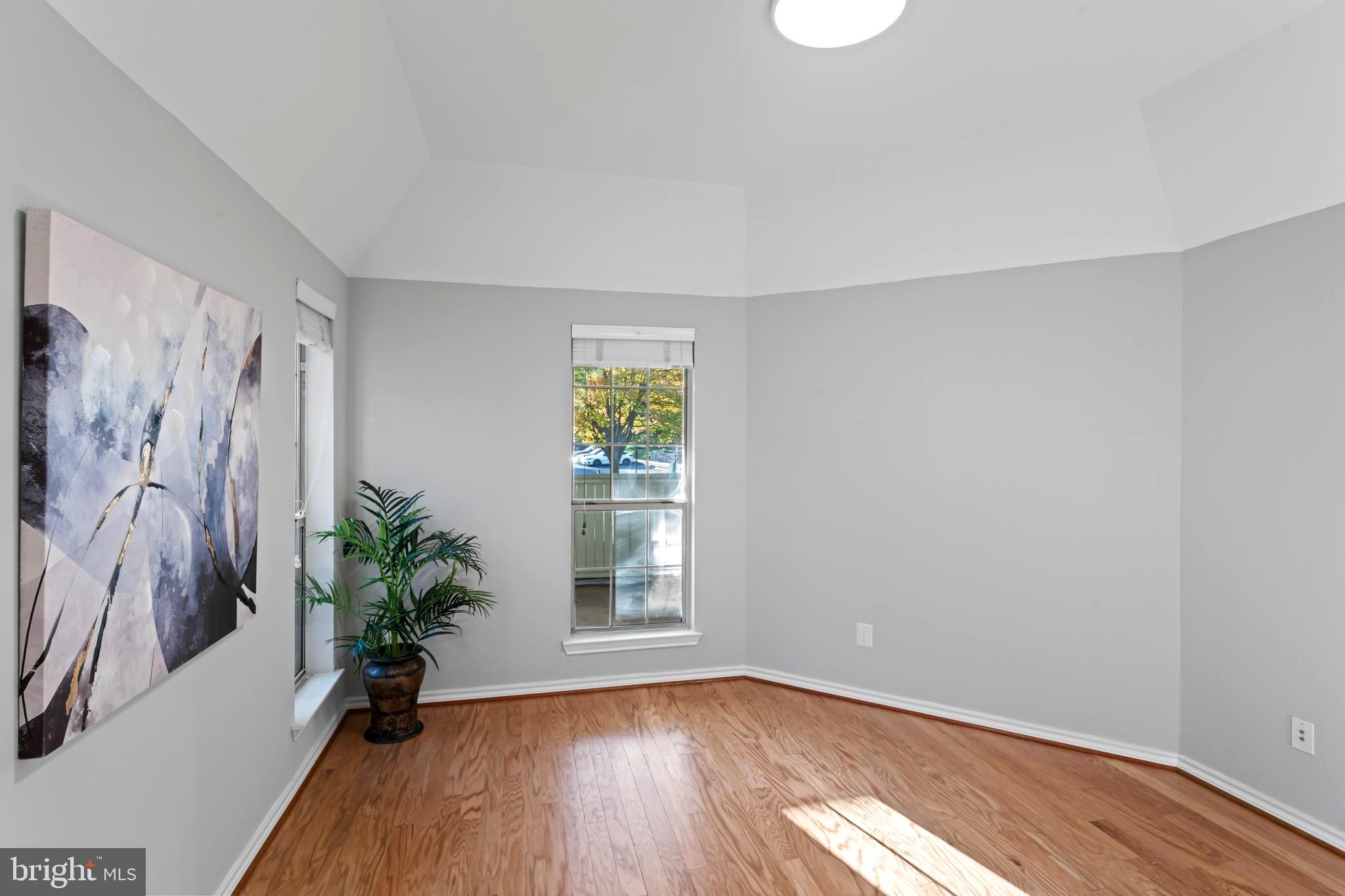 PENDERBROOK SQUARE CONDOMINIUMS - Residential