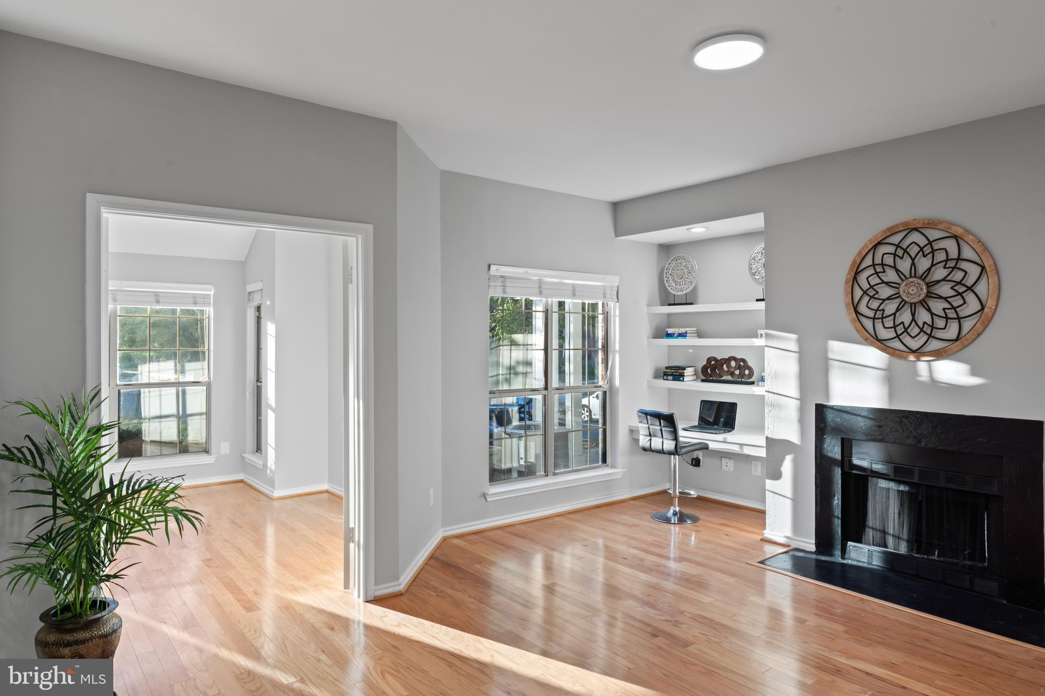 PENDERBROOK SQUARE CONDOMINIUMS - Residential