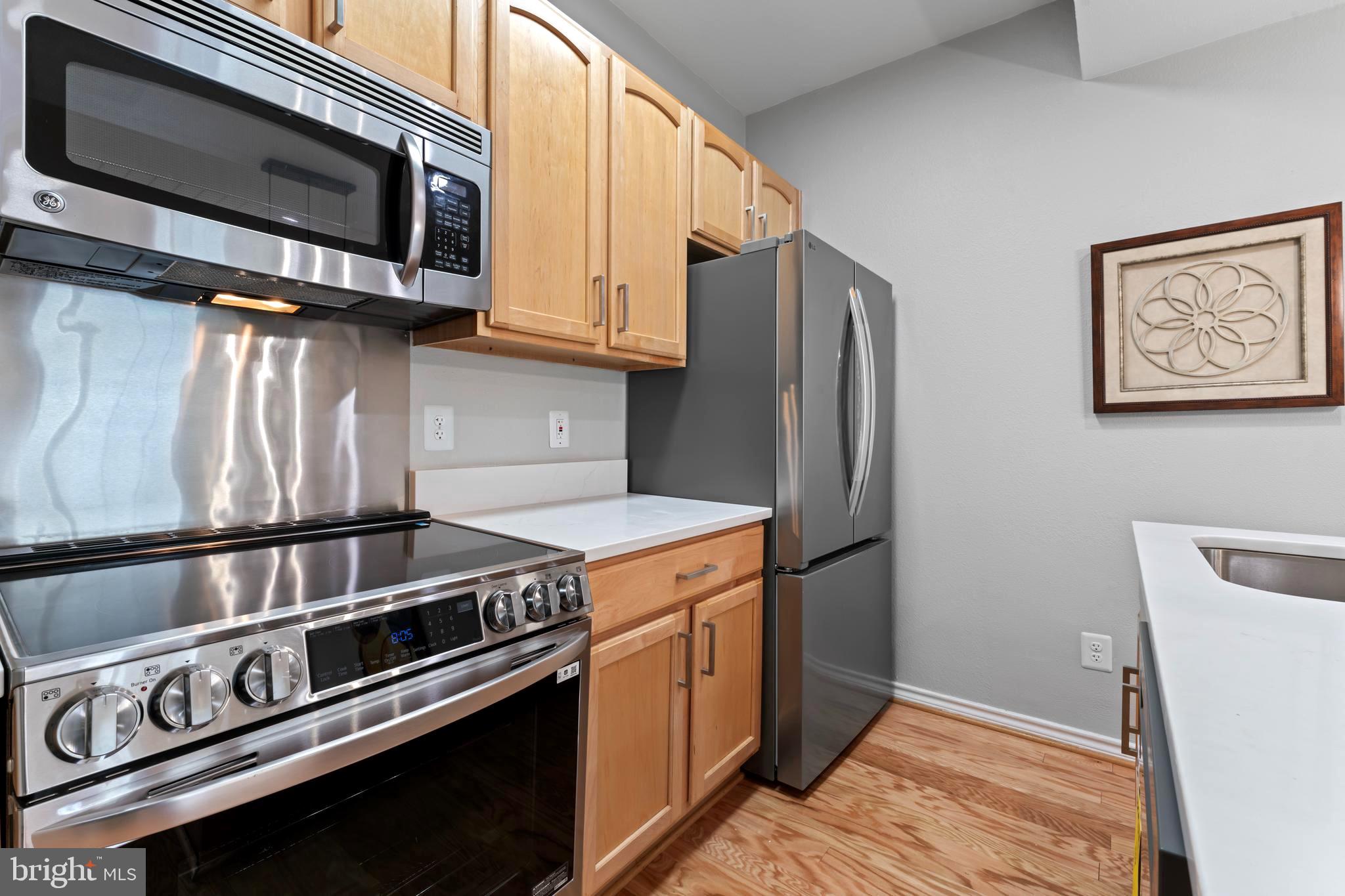 PENDERBROOK SQUARE CONDOMINIUMS - Residential