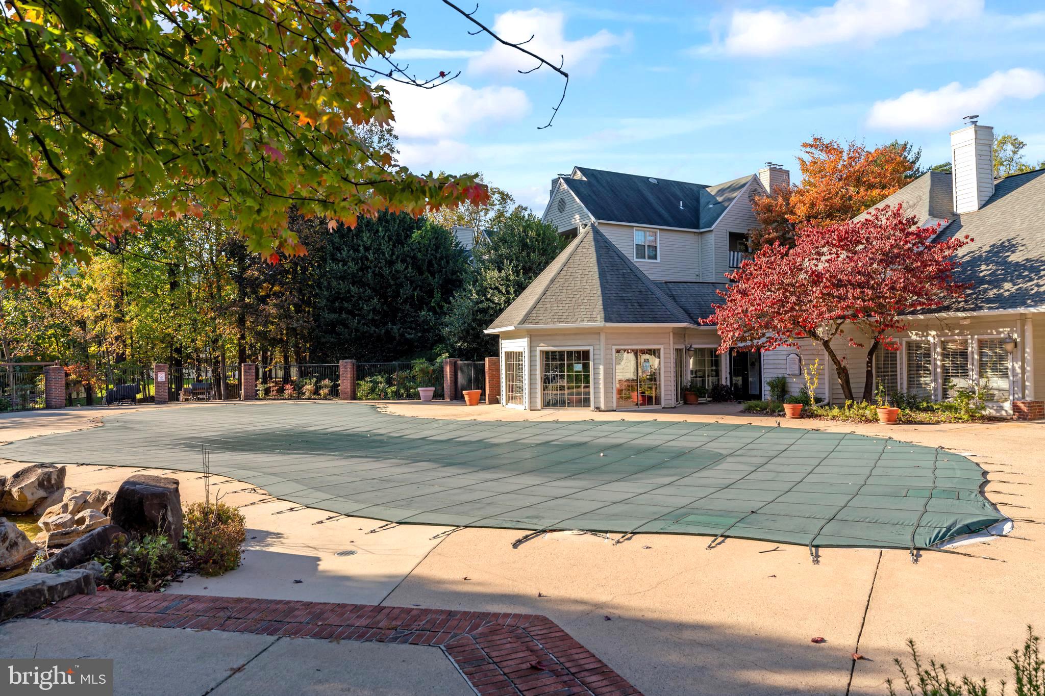 PENDERBROOK SQUARE CONDOMINIUMS - Residential