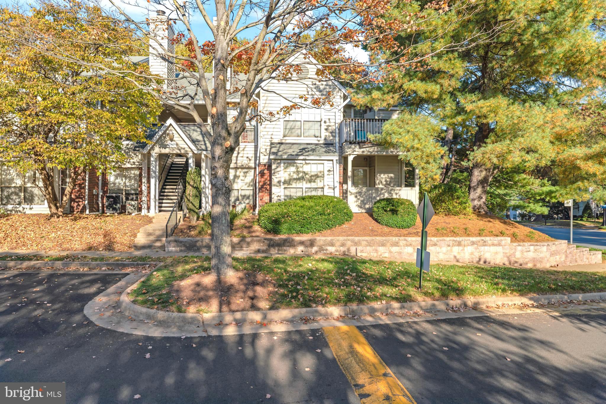 PENDERBROOK SQUARE CONDOMINIUMS - Residential