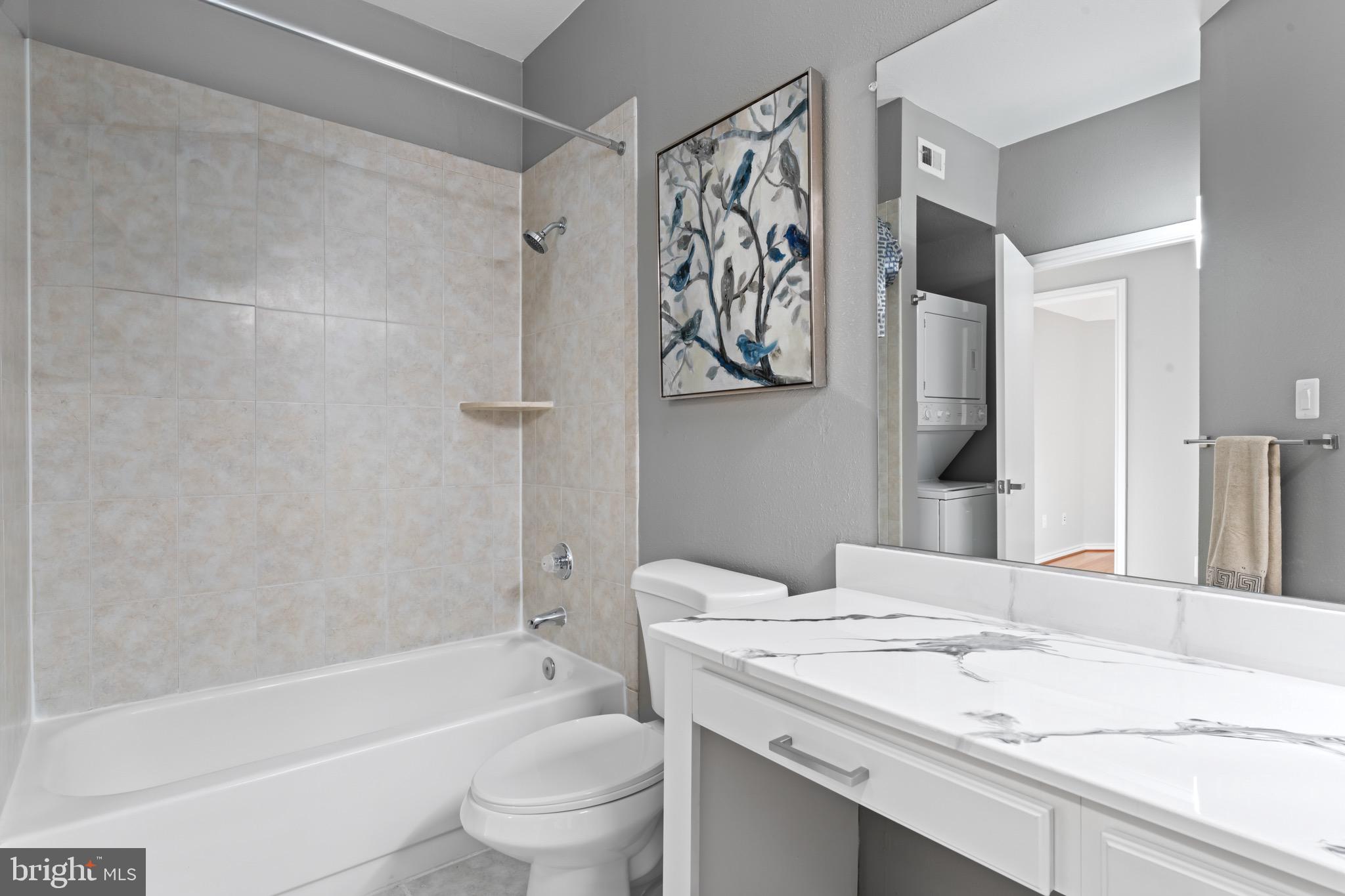 PENDERBROOK SQUARE CONDOMINIUMS - Residential