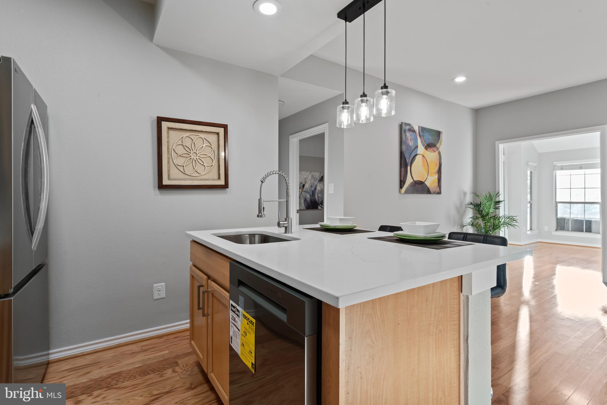 PENDERBROOK SQUARE CONDOMINIUMS - Residential