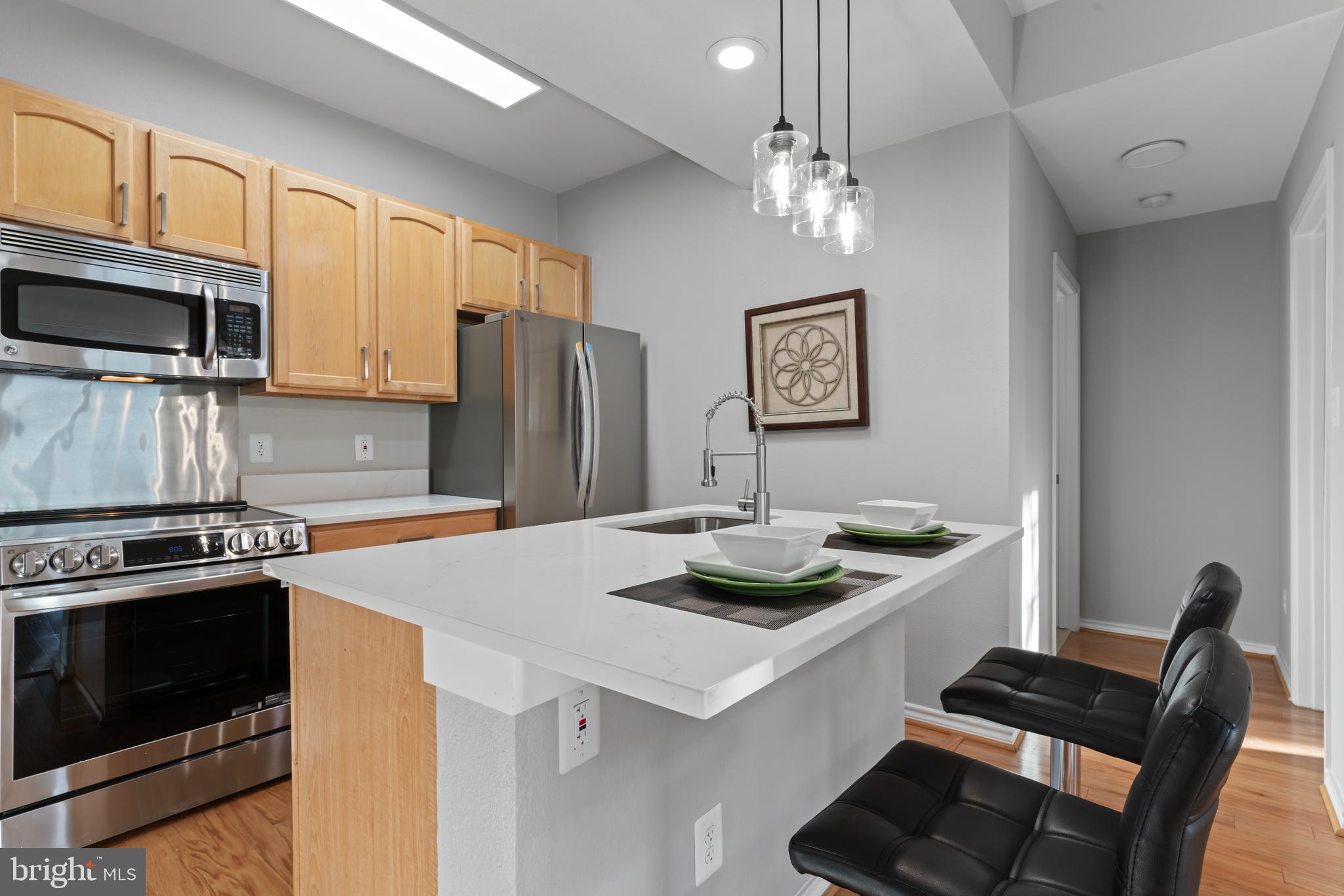 PENDERBROOK SQUARE CONDOMINIUMS - Residential