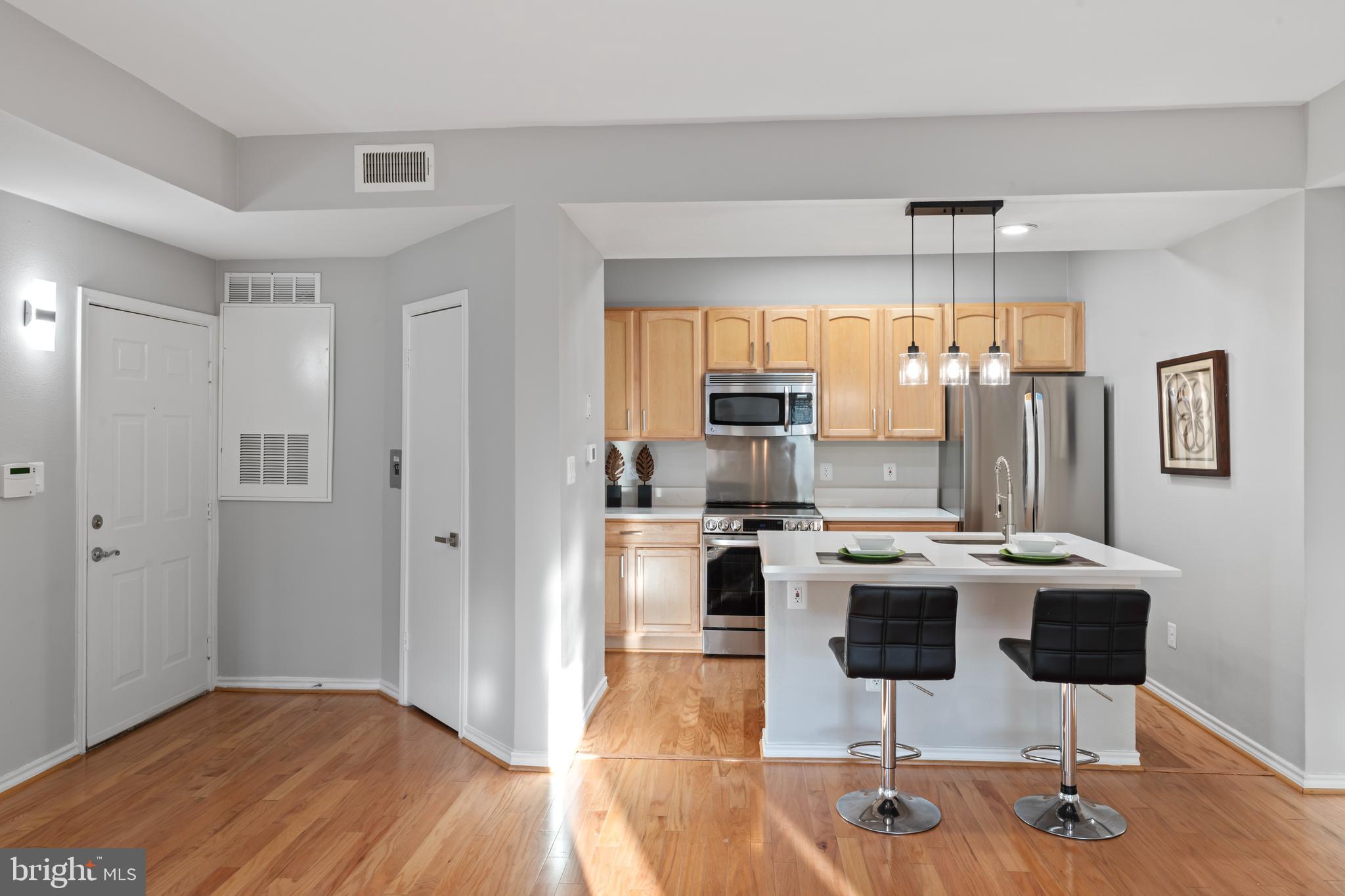 PENDERBROOK SQUARE CONDOMINIUMS - Residential