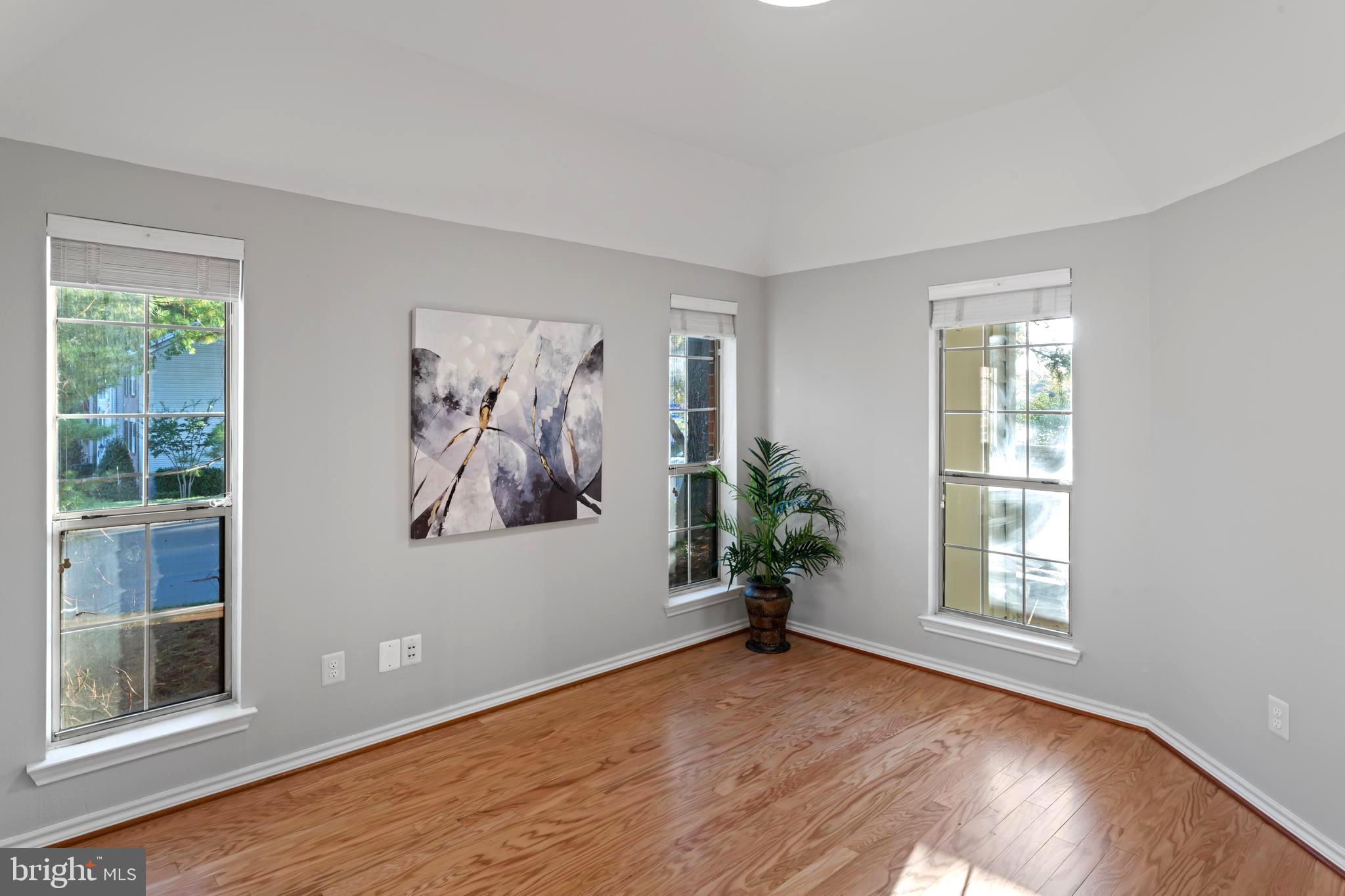 PENDERBROOK SQUARE CONDOMINIUMS - Residential