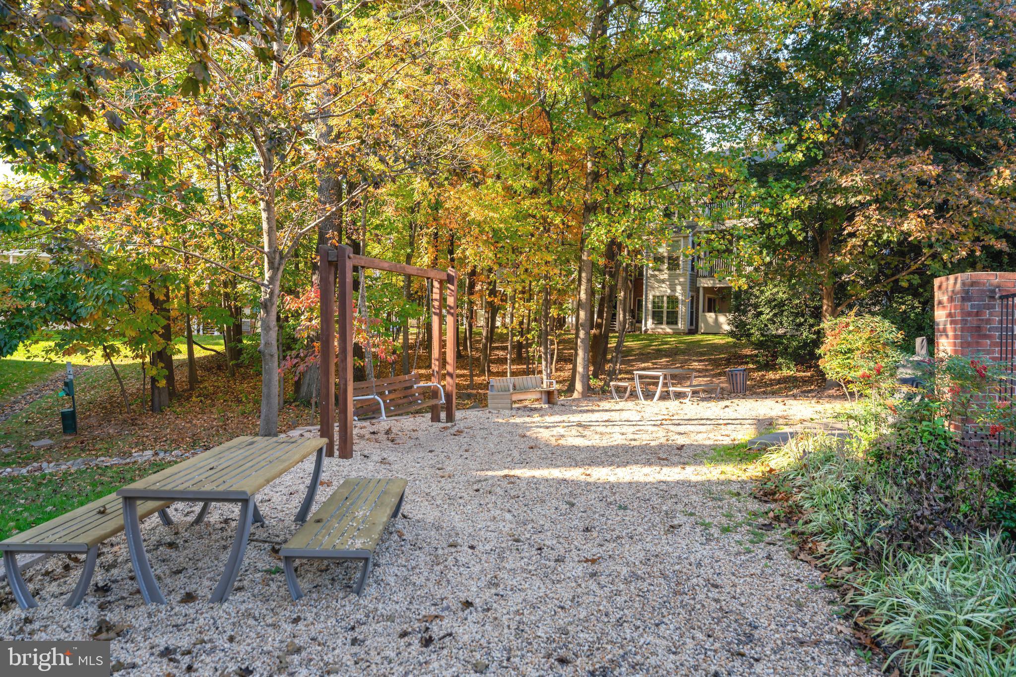 PENDERBROOK SQUARE CONDOMINIUMS - Residential