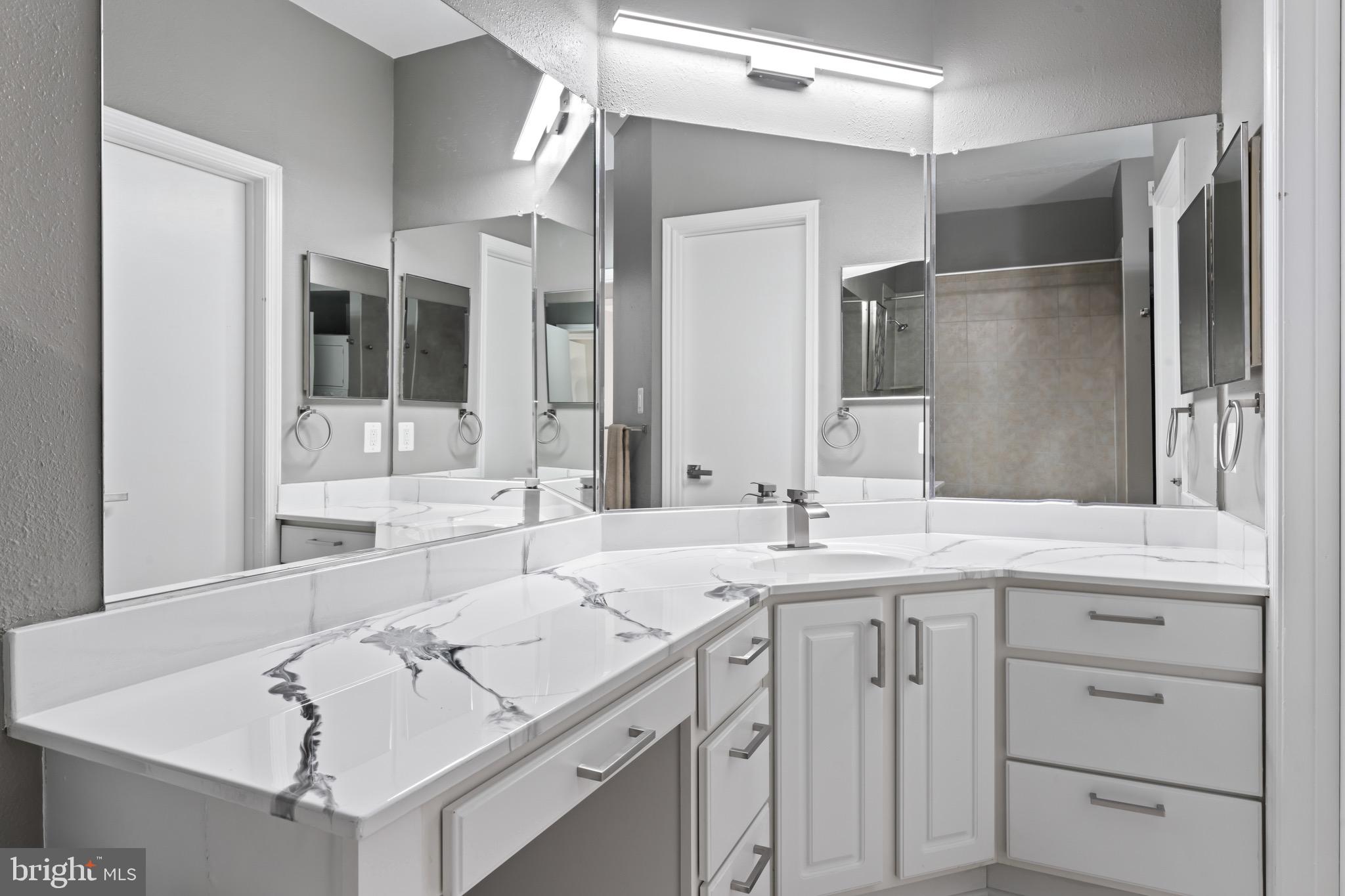 PENDERBROOK SQUARE CONDOMINIUMS - Residential