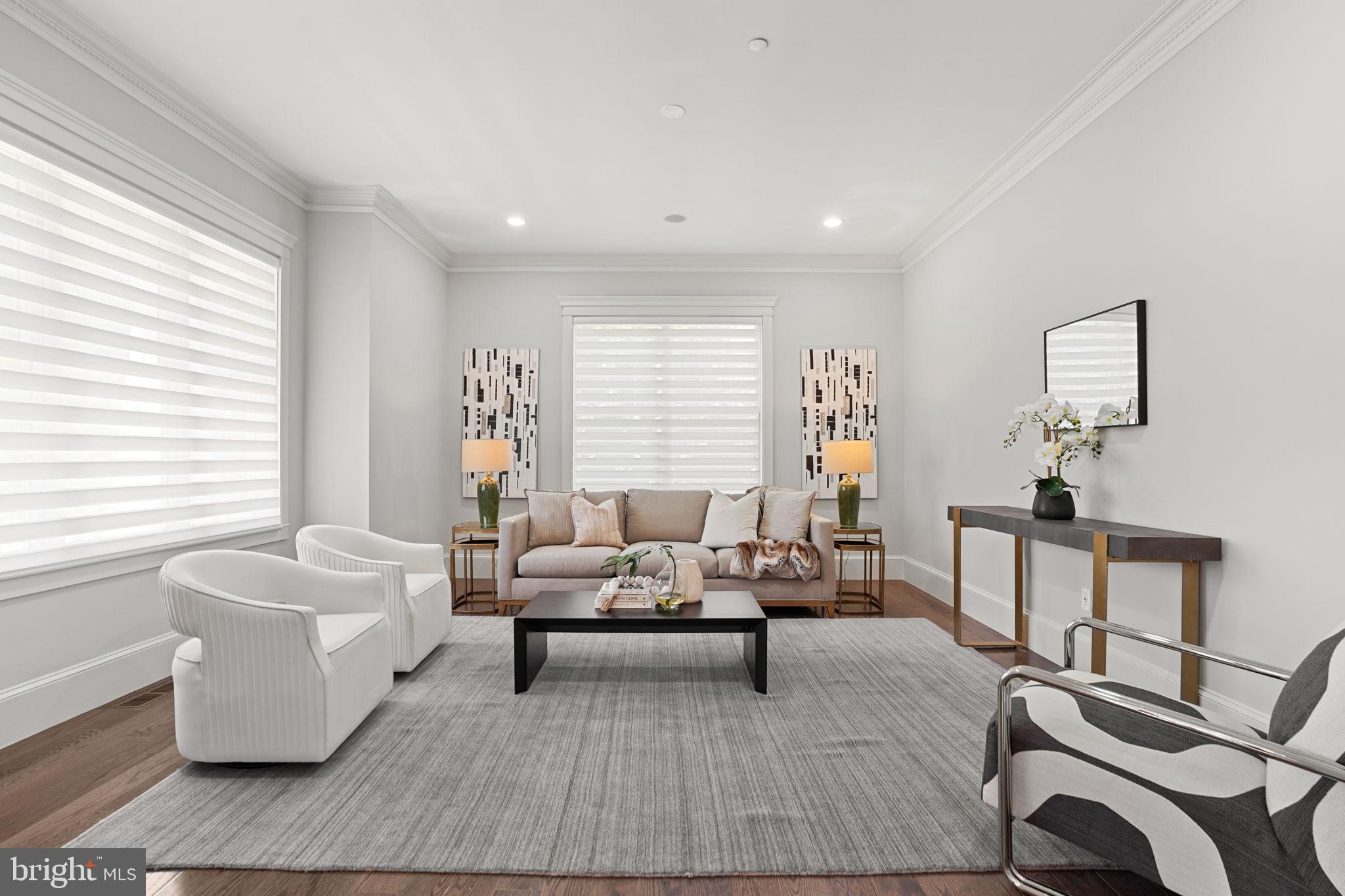 6111 ROSELAND