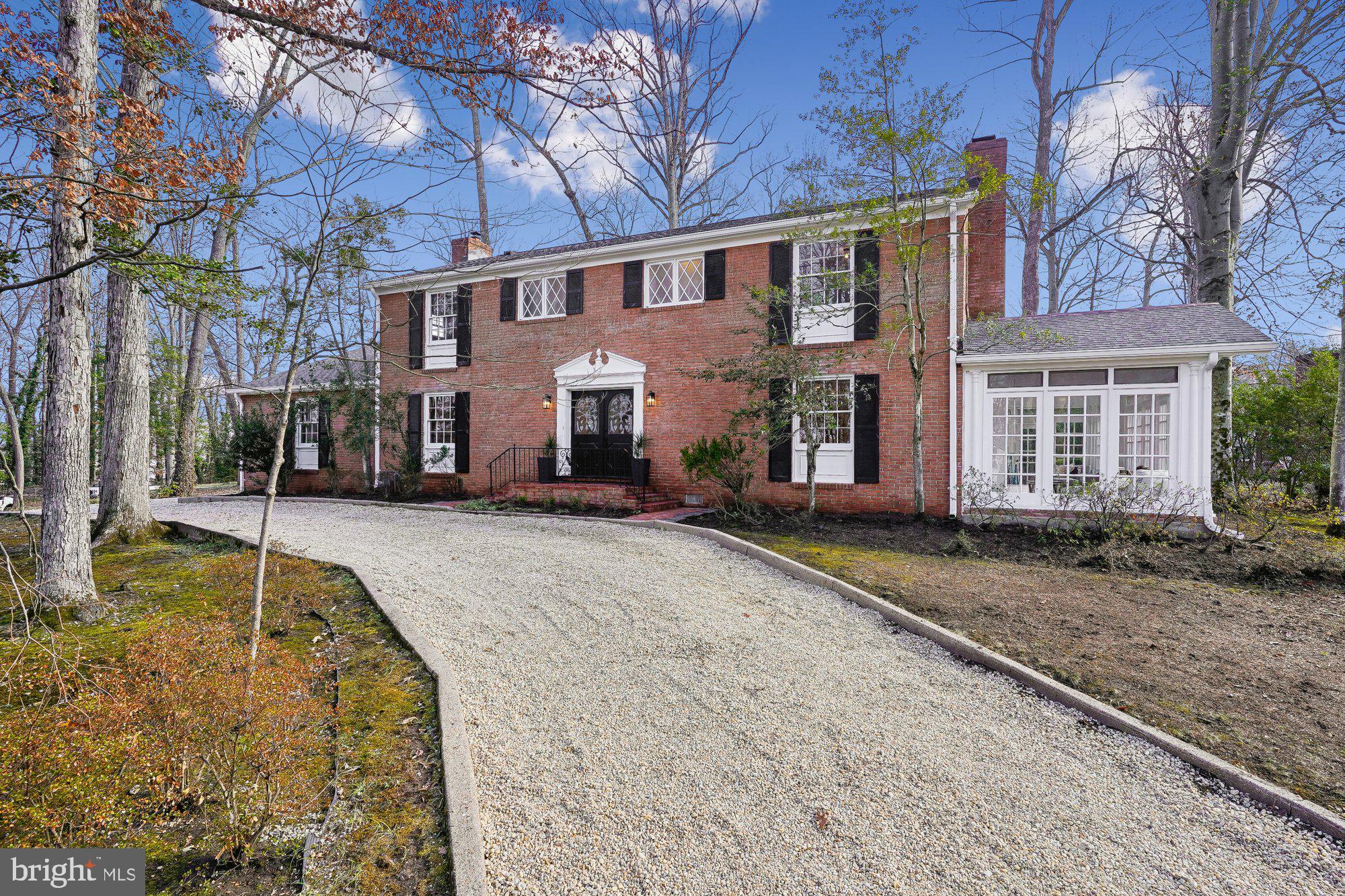 3220 RIVERVIEW DRIVE