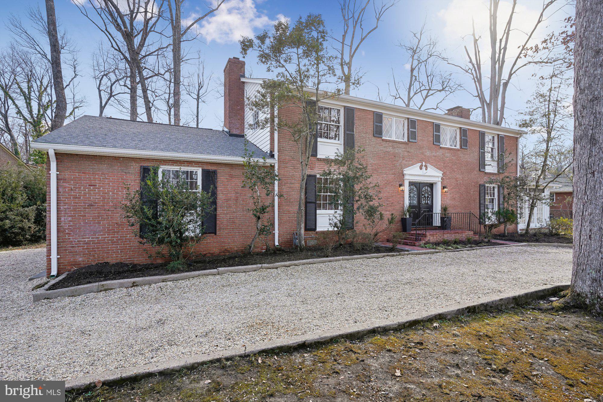 3220 RIVERVIEW DRIVE