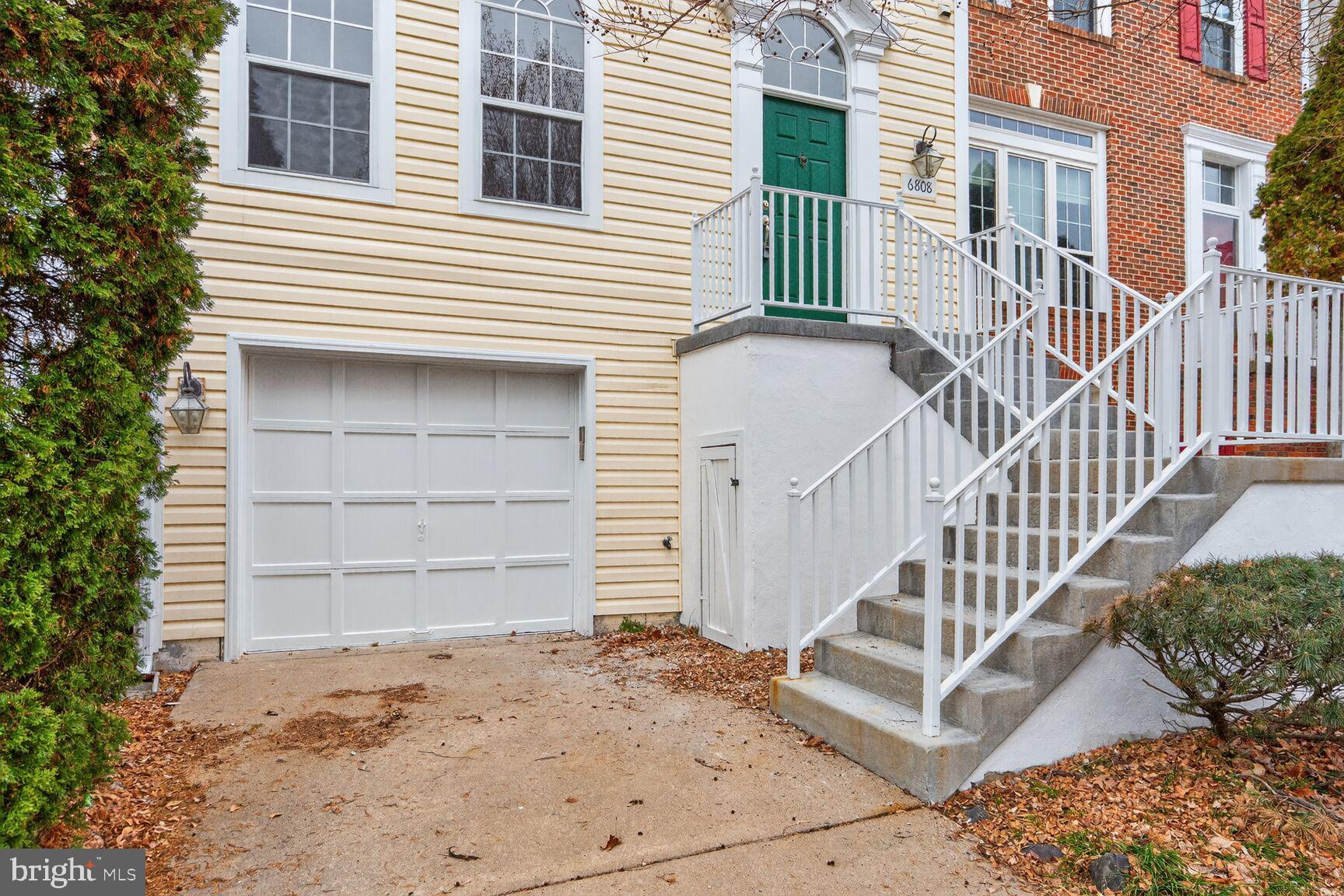 6808 CEDAR LOCH COURT