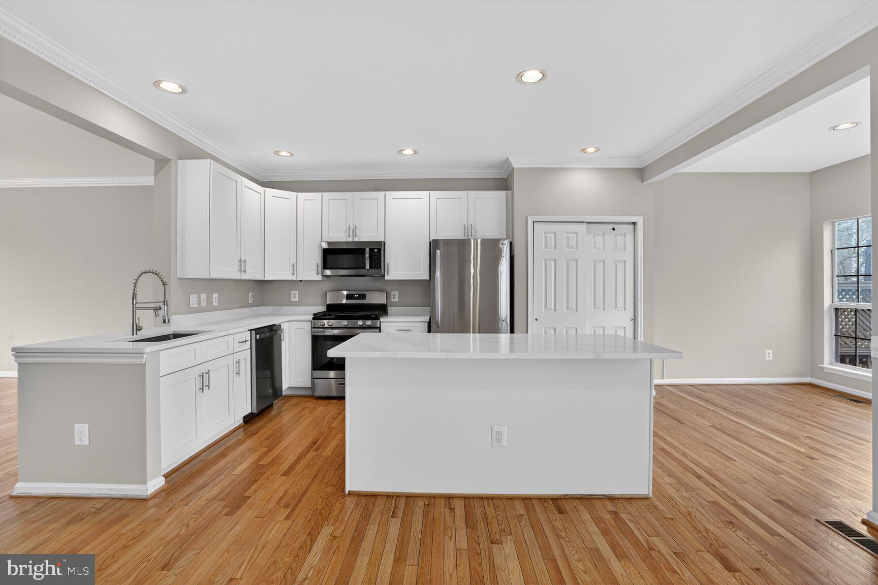 COMPTON VILLAGE - Residential