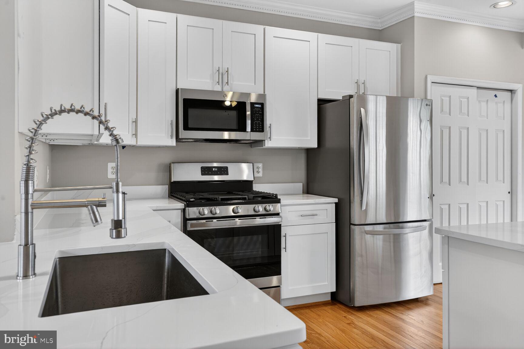 COMPTON VILLAGE - Residential