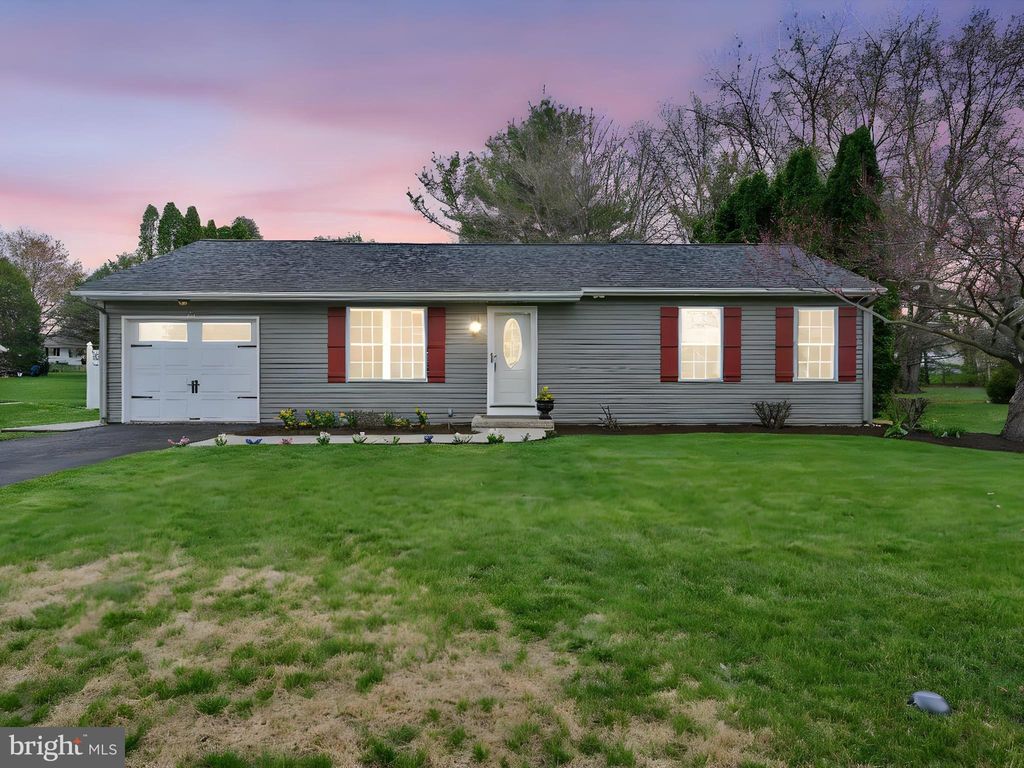 Photo of 28 Buttonwood Drive, LITITZ, PA 17543 (MLS # PALA2066636)