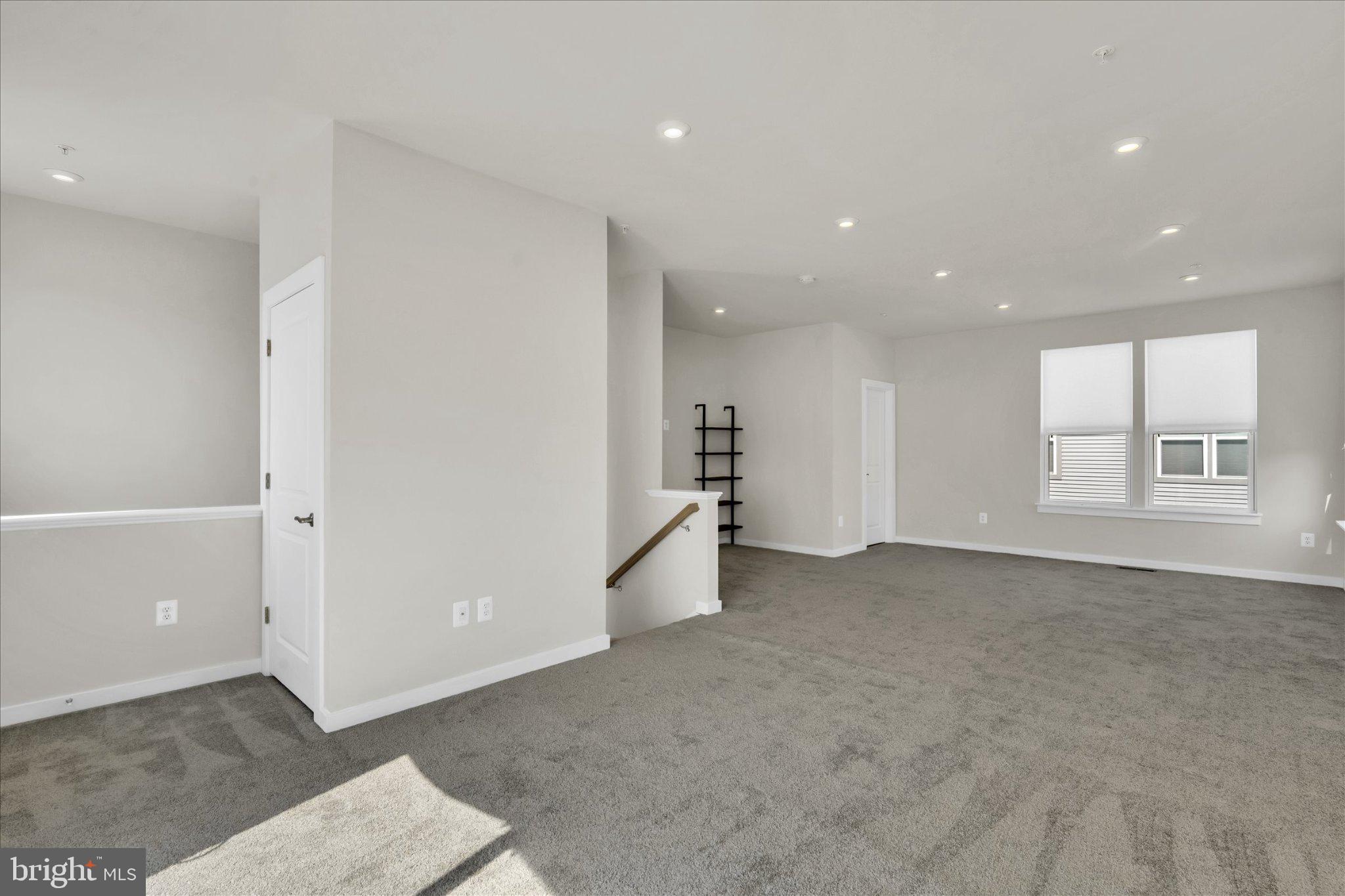 RIVERFRONT - Residential