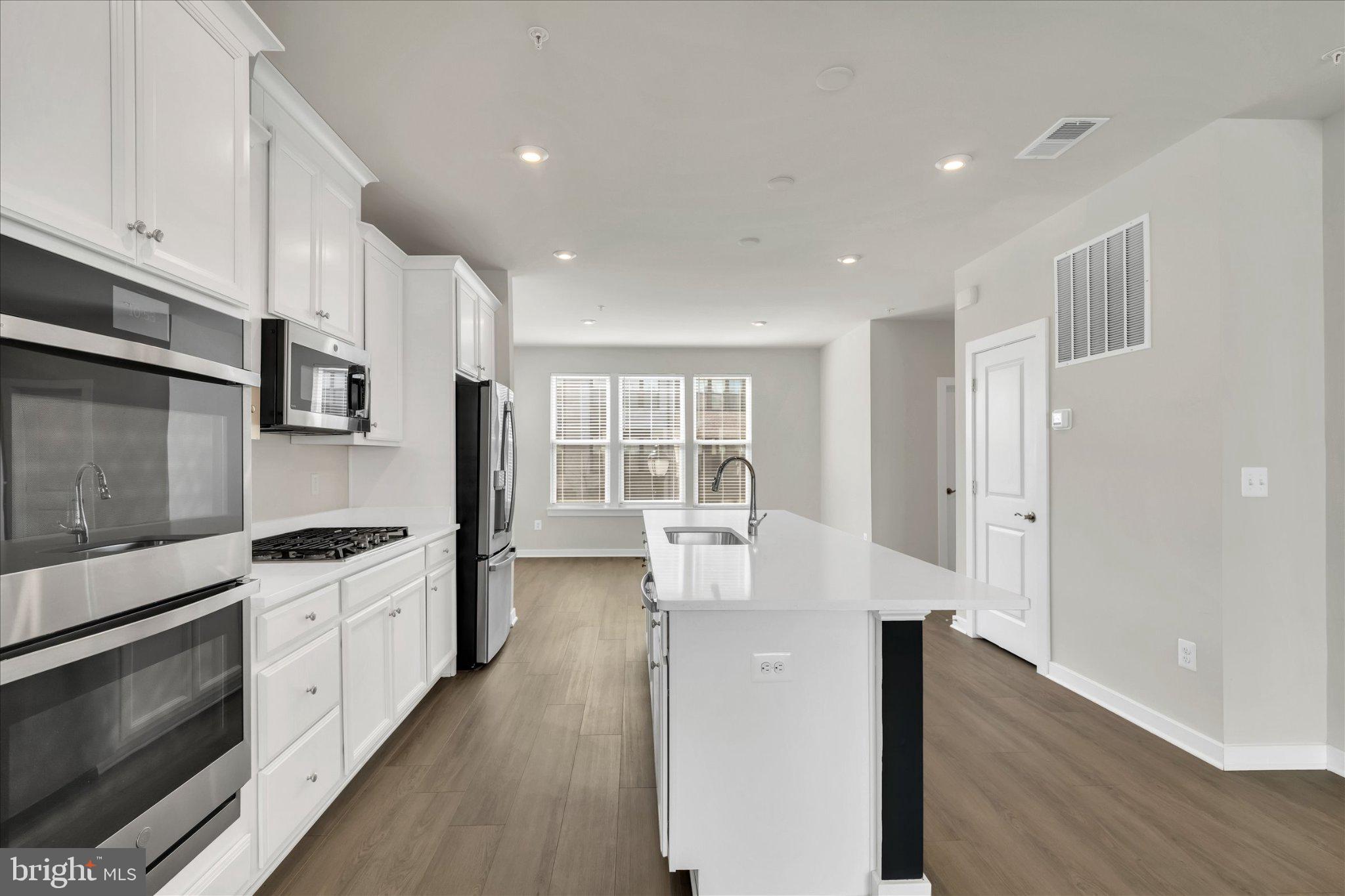 RIVERFRONT - Residential