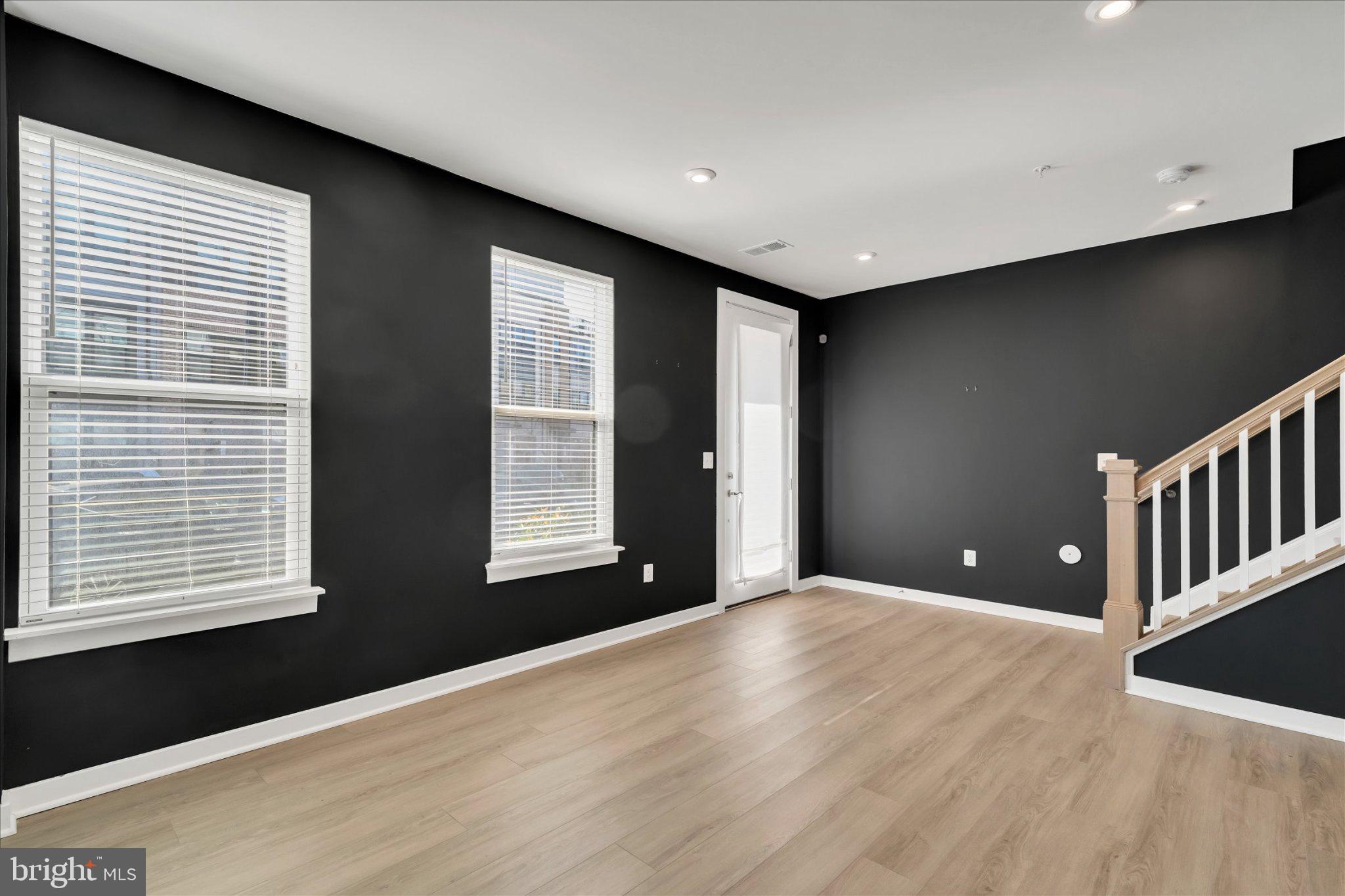 RIVERFRONT - Residential