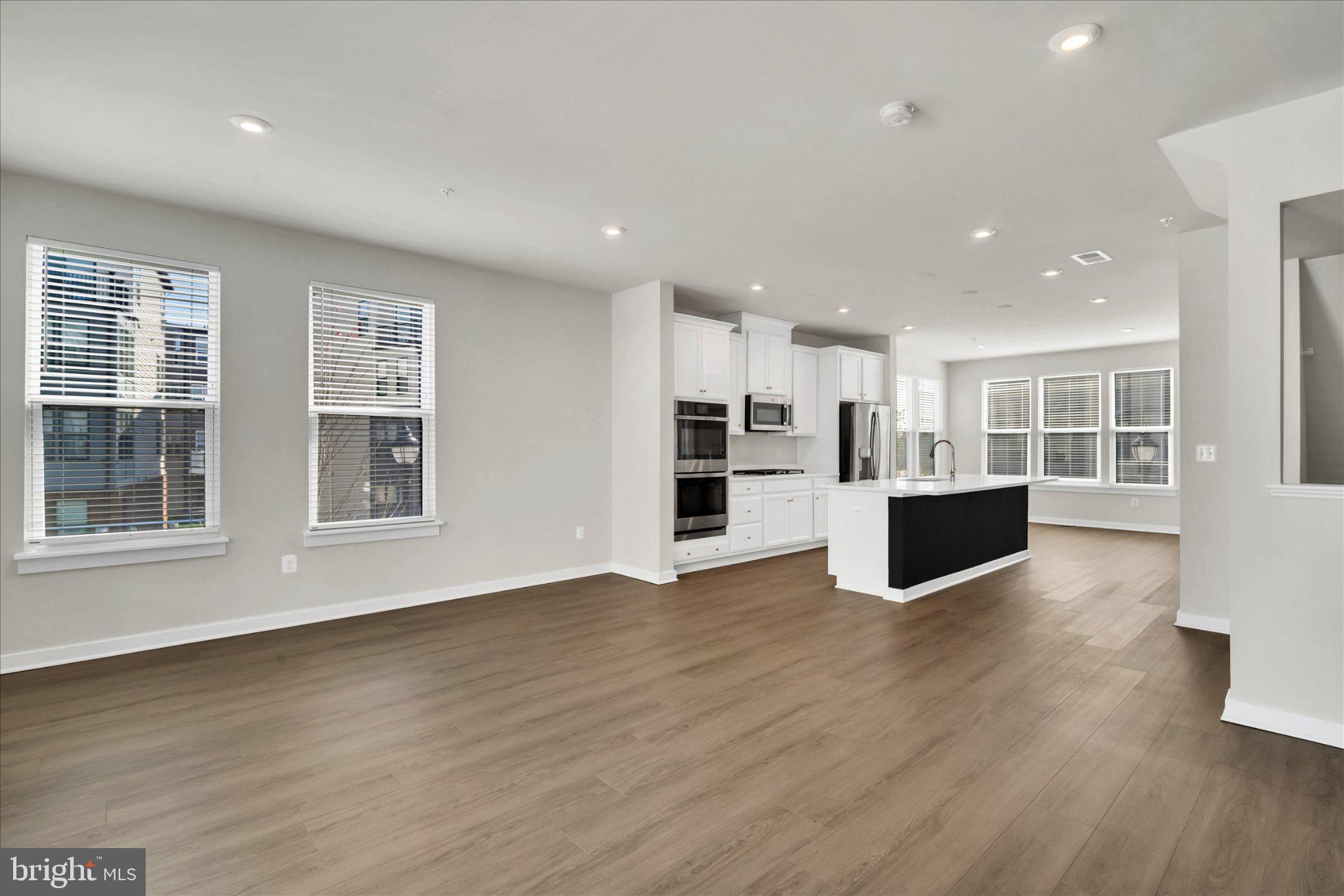 RIVERFRONT - Residential