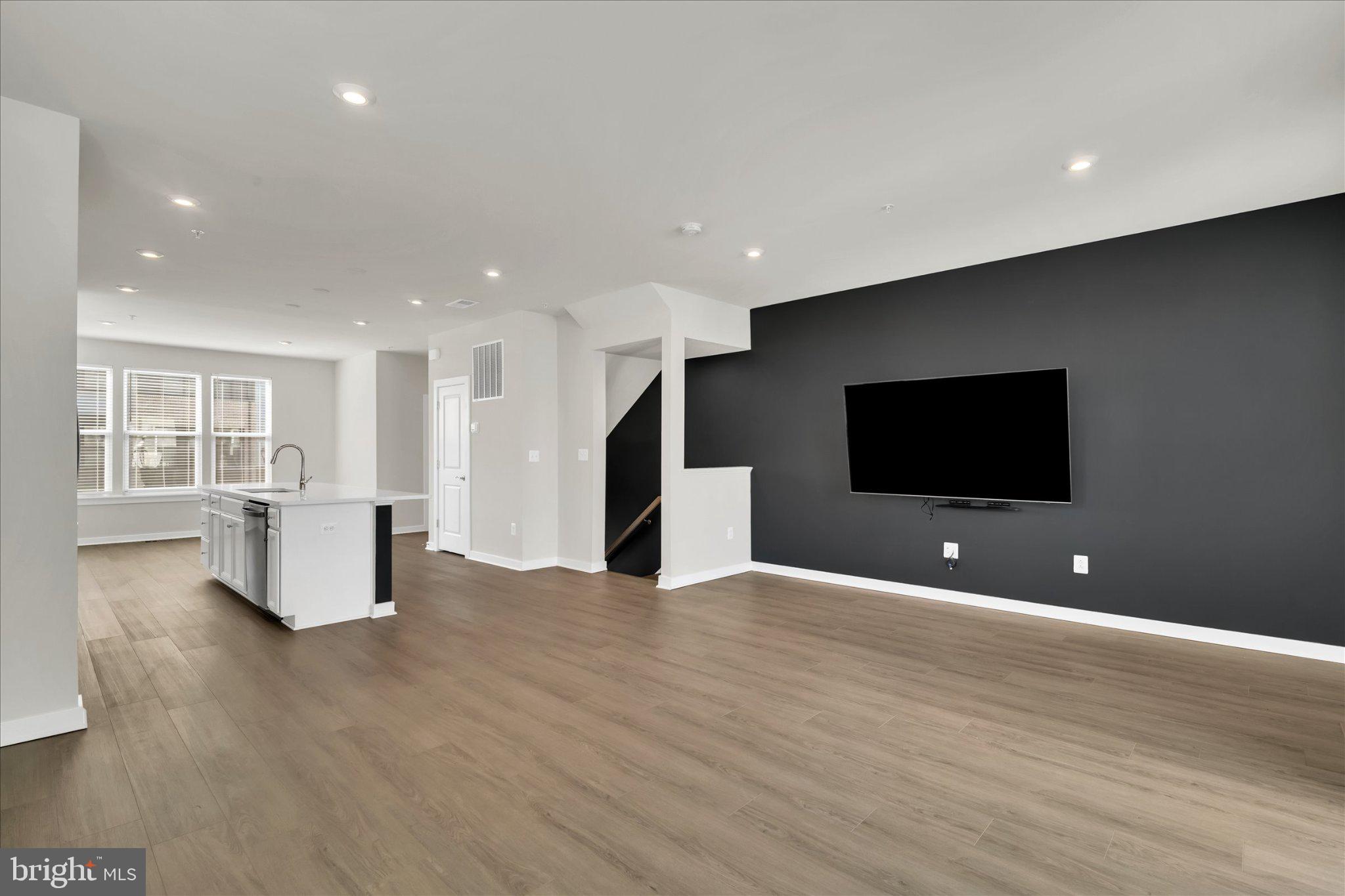 RIVERFRONT - Residential