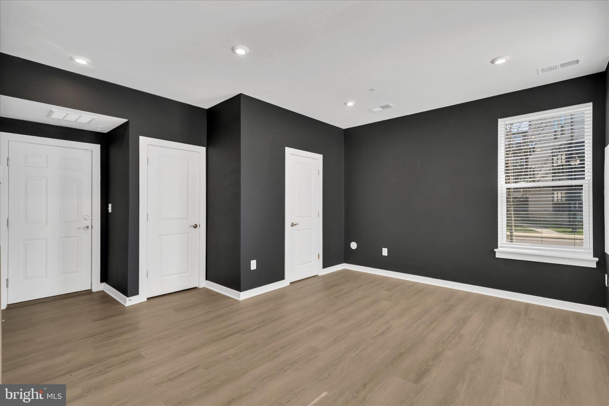 RIVERFRONT - Residential