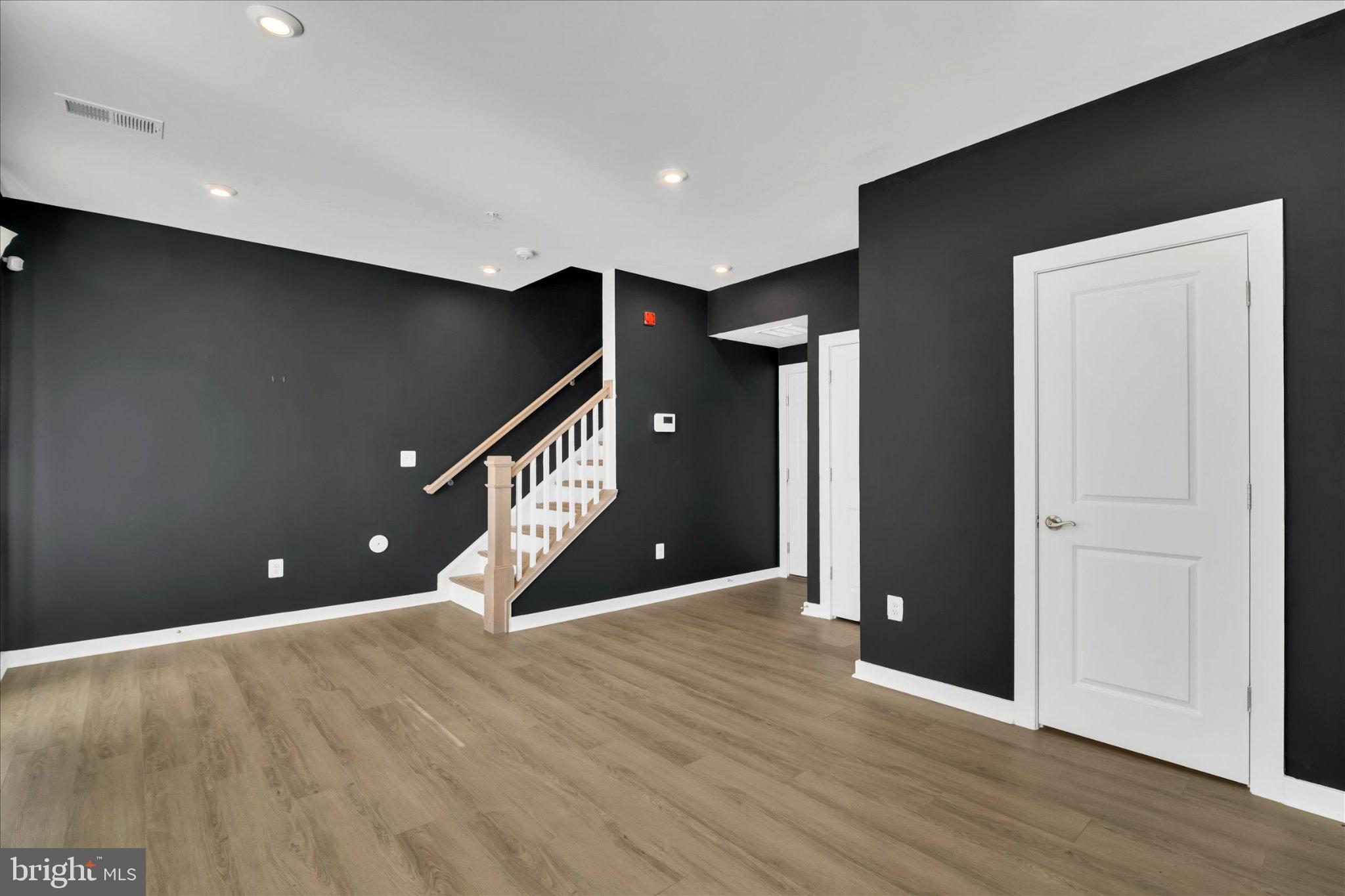 RIVERFRONT - Residential