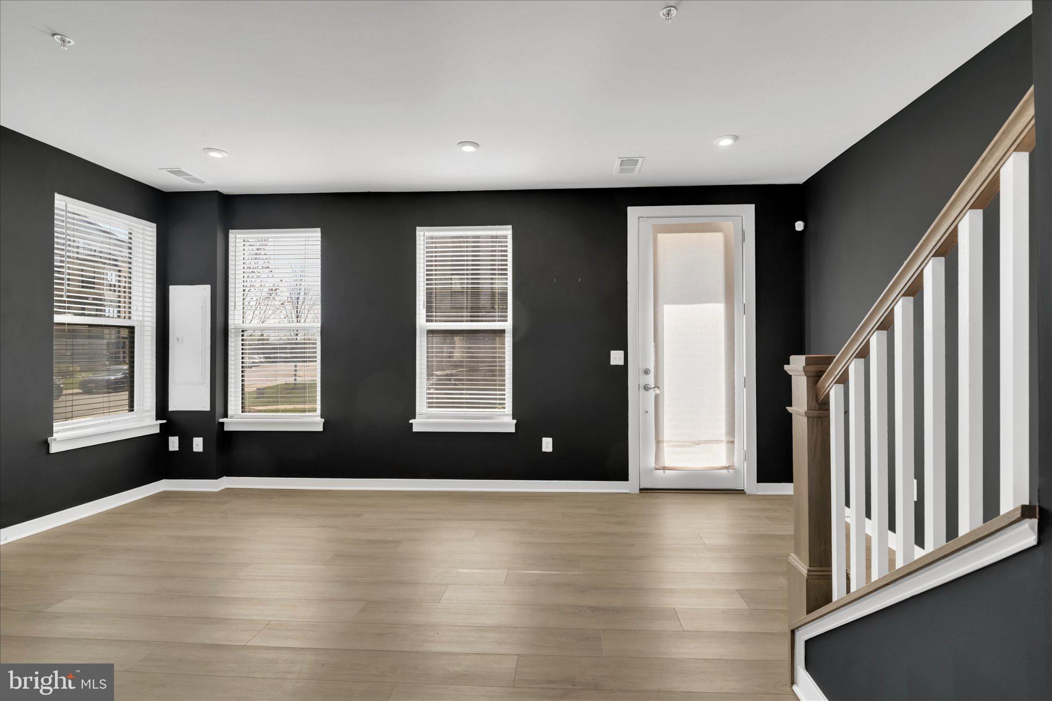 RIVERFRONT - Residential