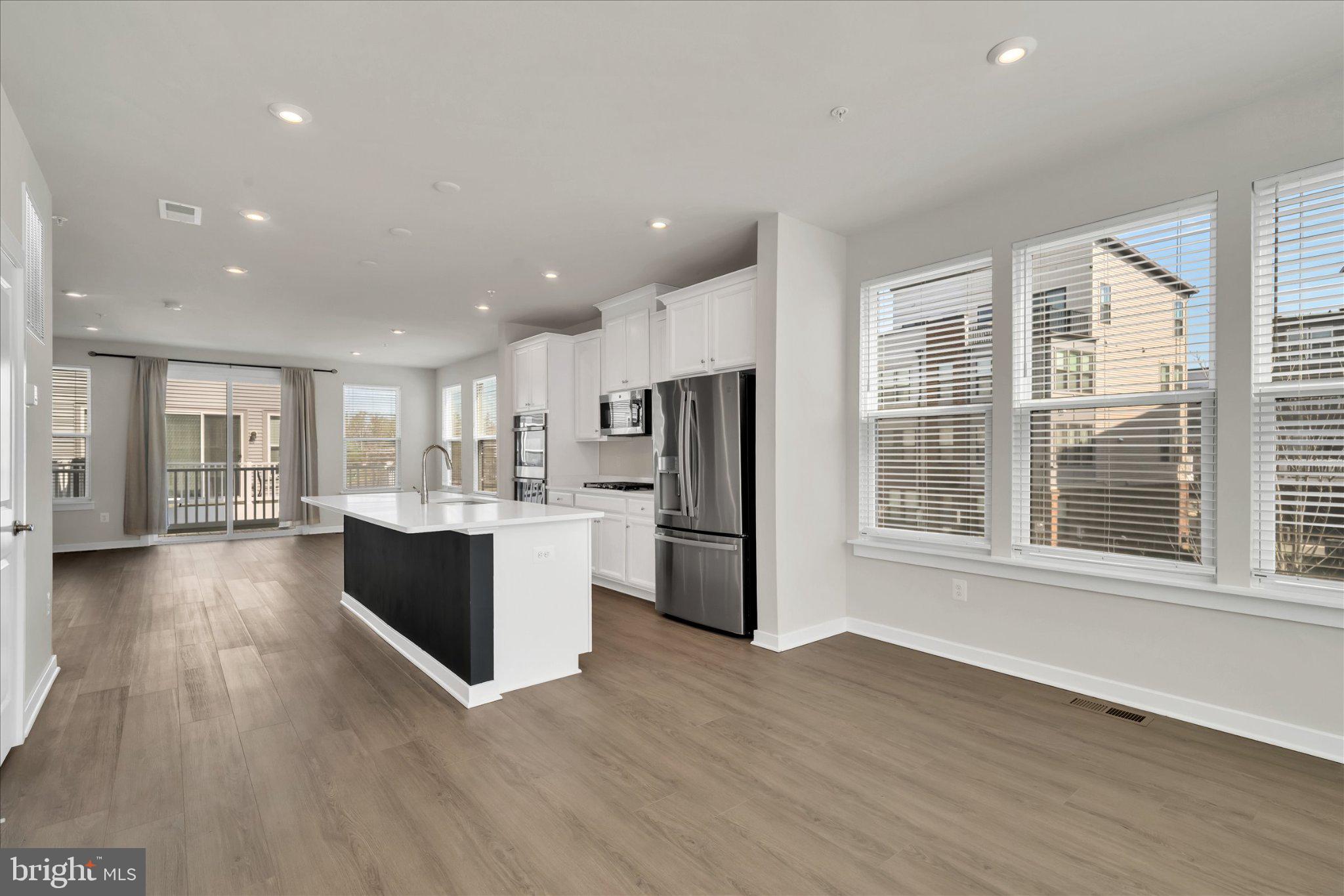 RIVERFRONT - Residential