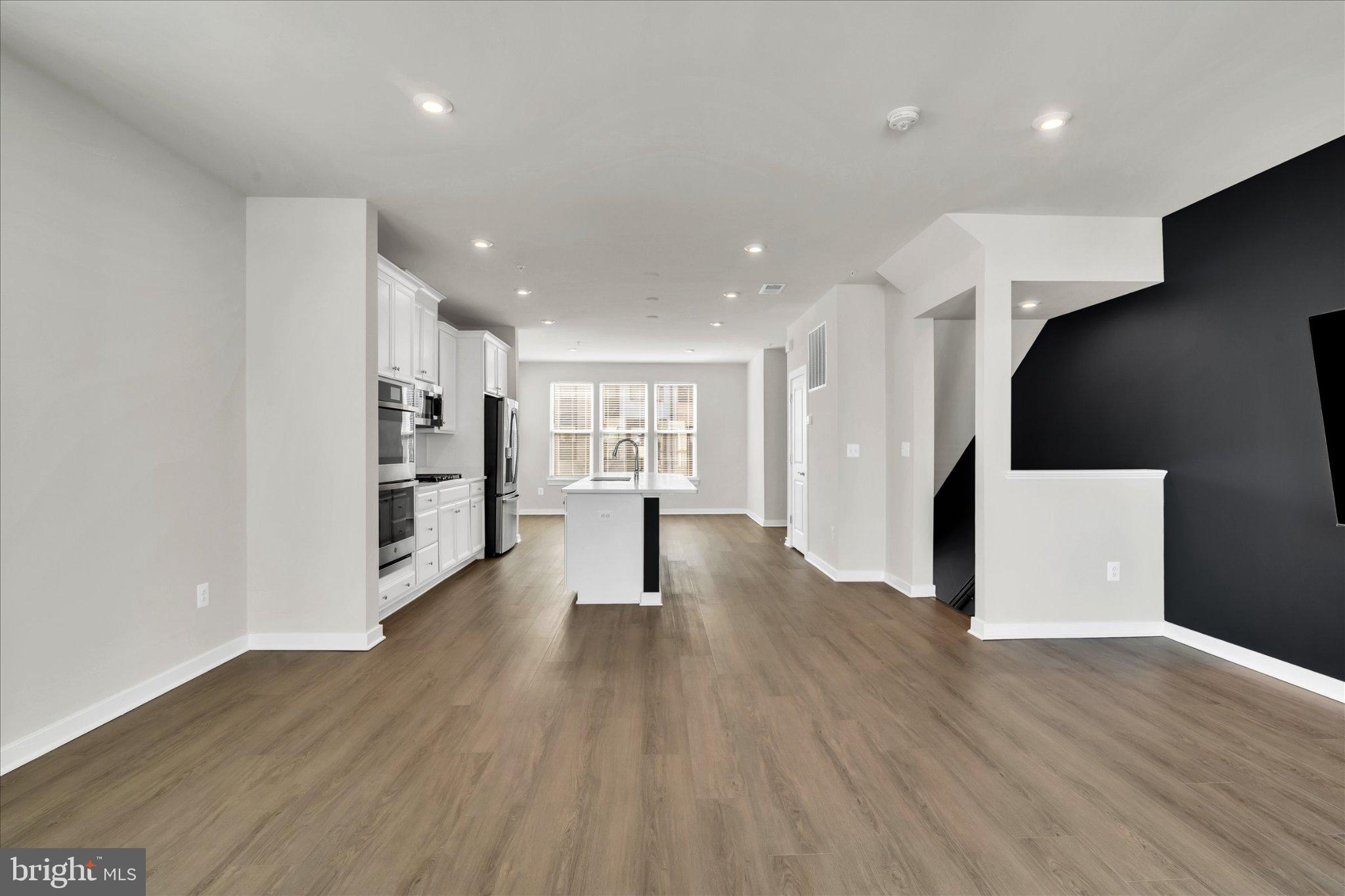 RIVERFRONT - Residential