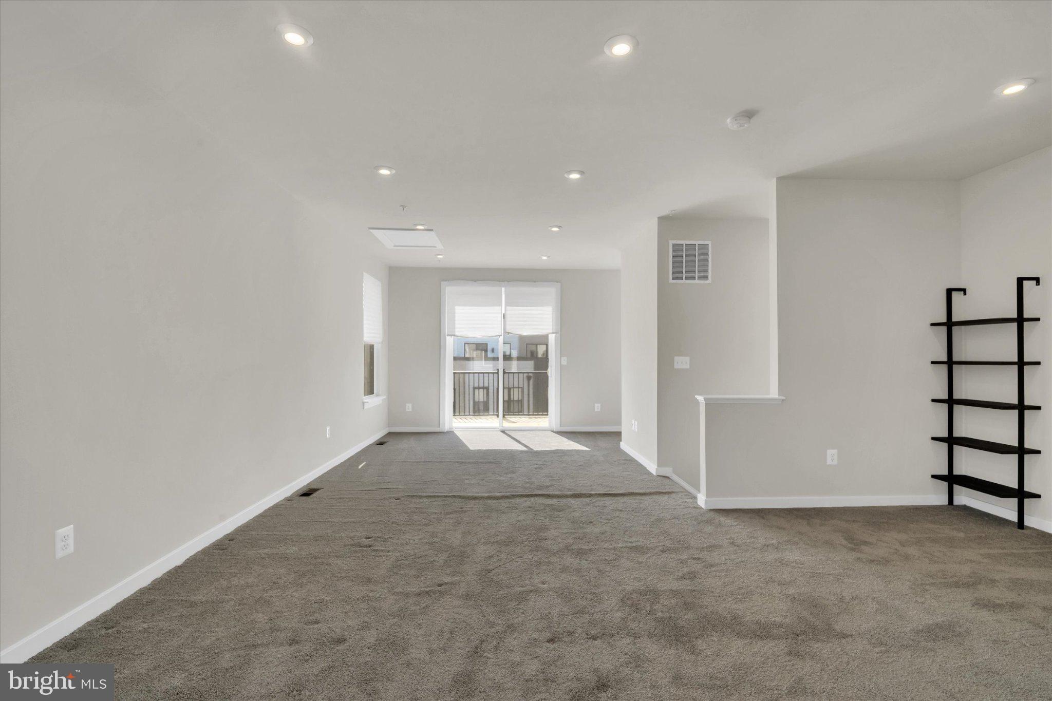 RIVERFRONT - Residential