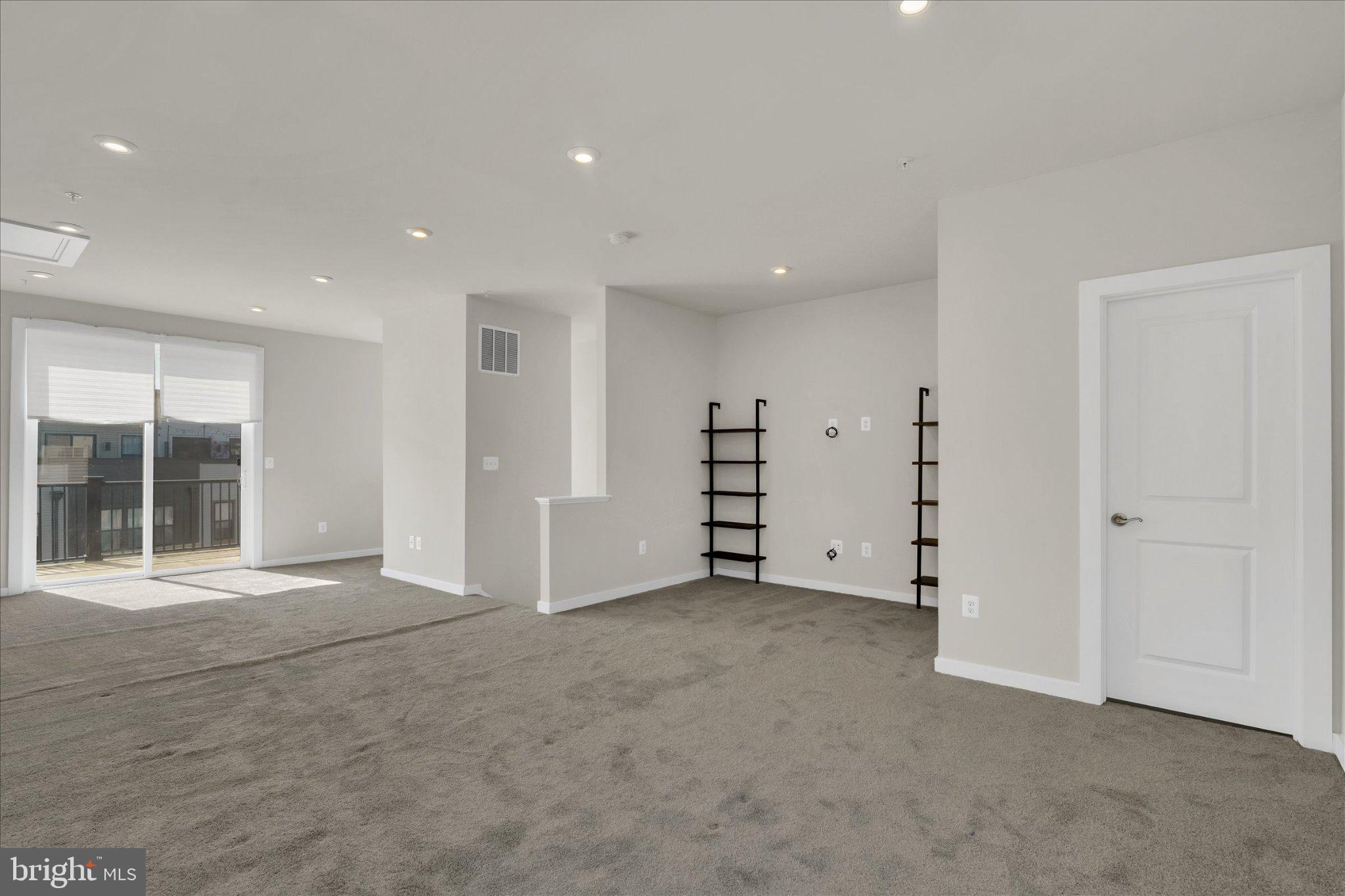 RIVERFRONT - Residential