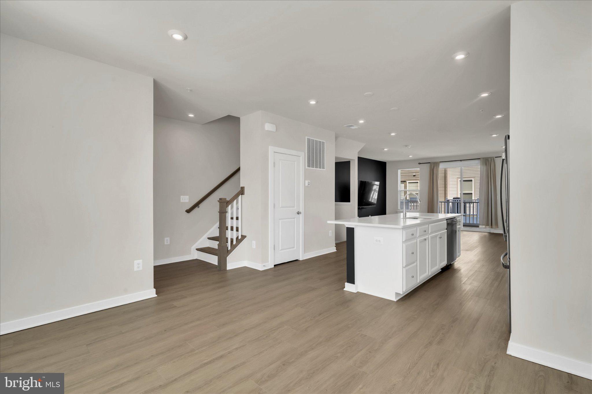 RIVERFRONT - Residential