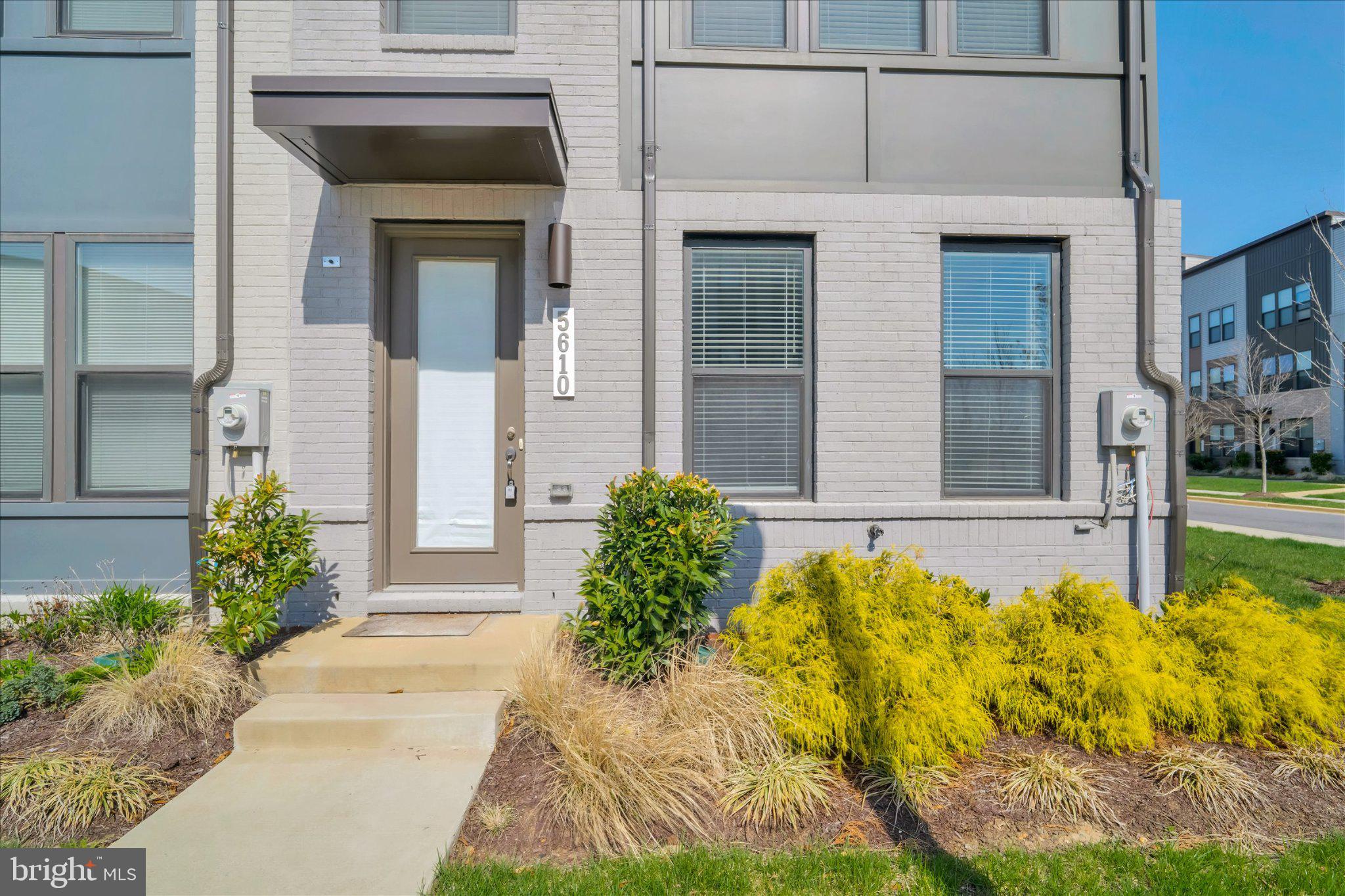 RIVERFRONT - Residential